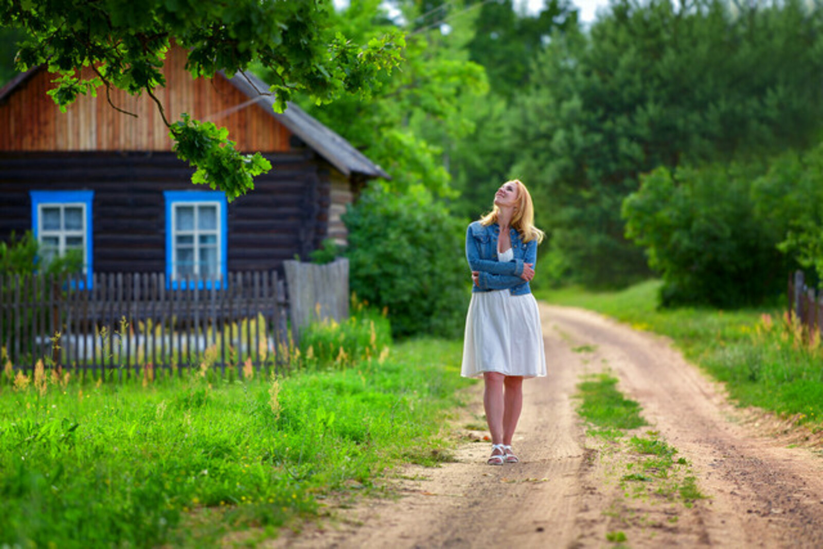 Украинка Ирина голая на лавочке в селе 