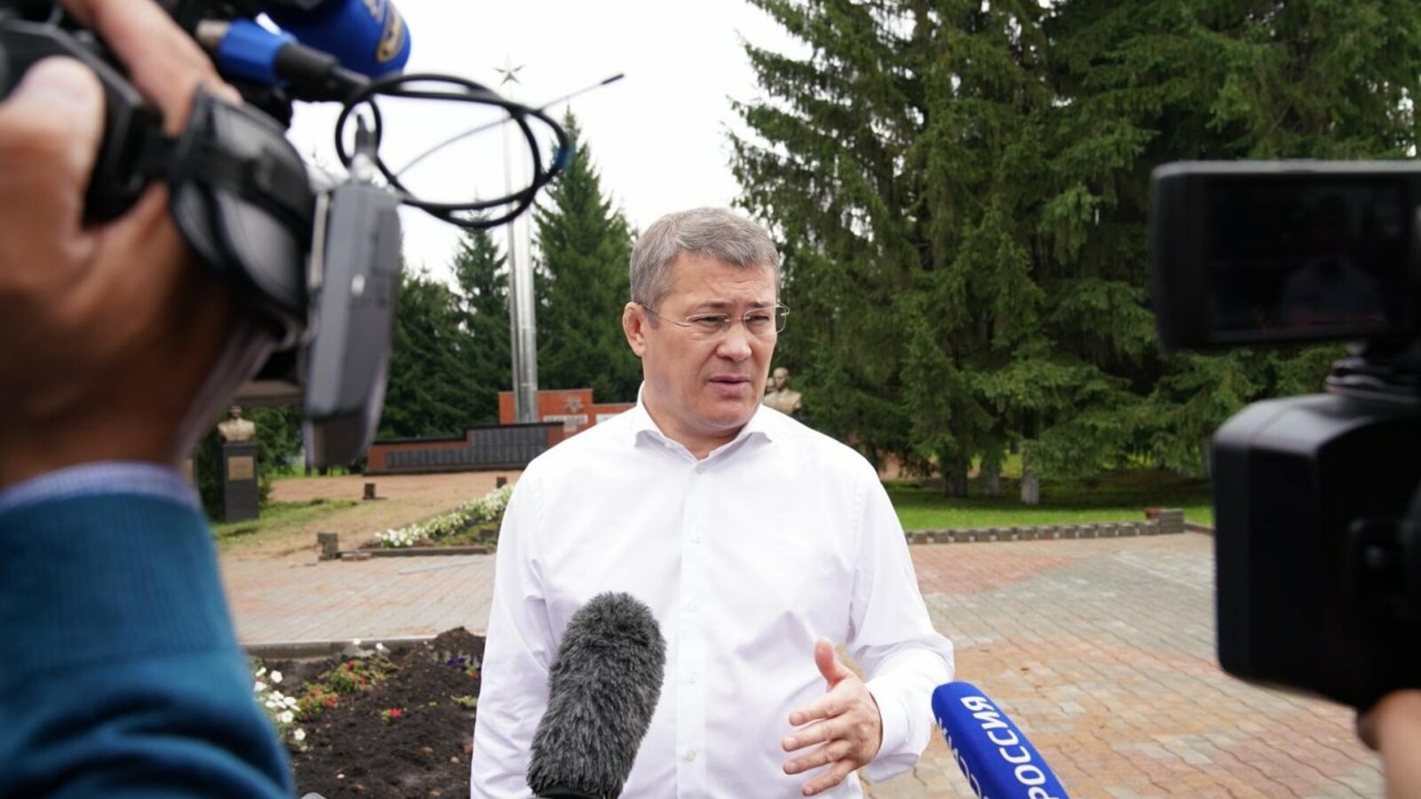 Олег Яровиков