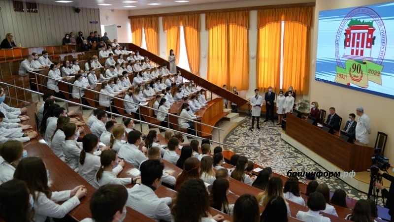 Глава Башкирии поблагодарил ректора и студентов БГМУ за помощь во время пандемии