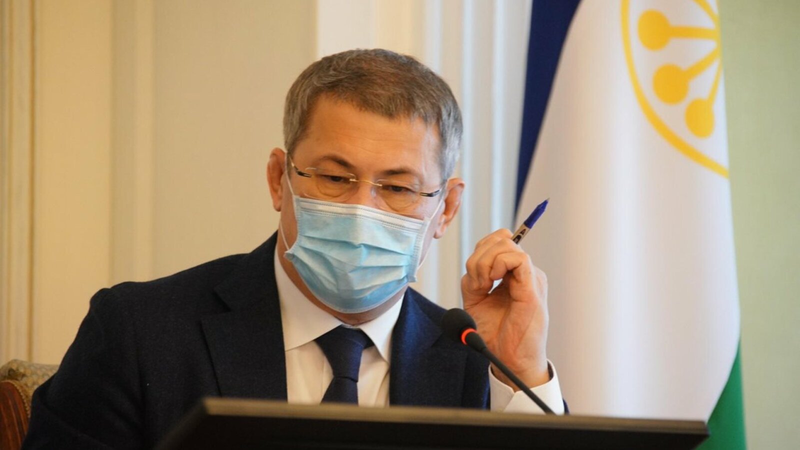 Олег Яровиков