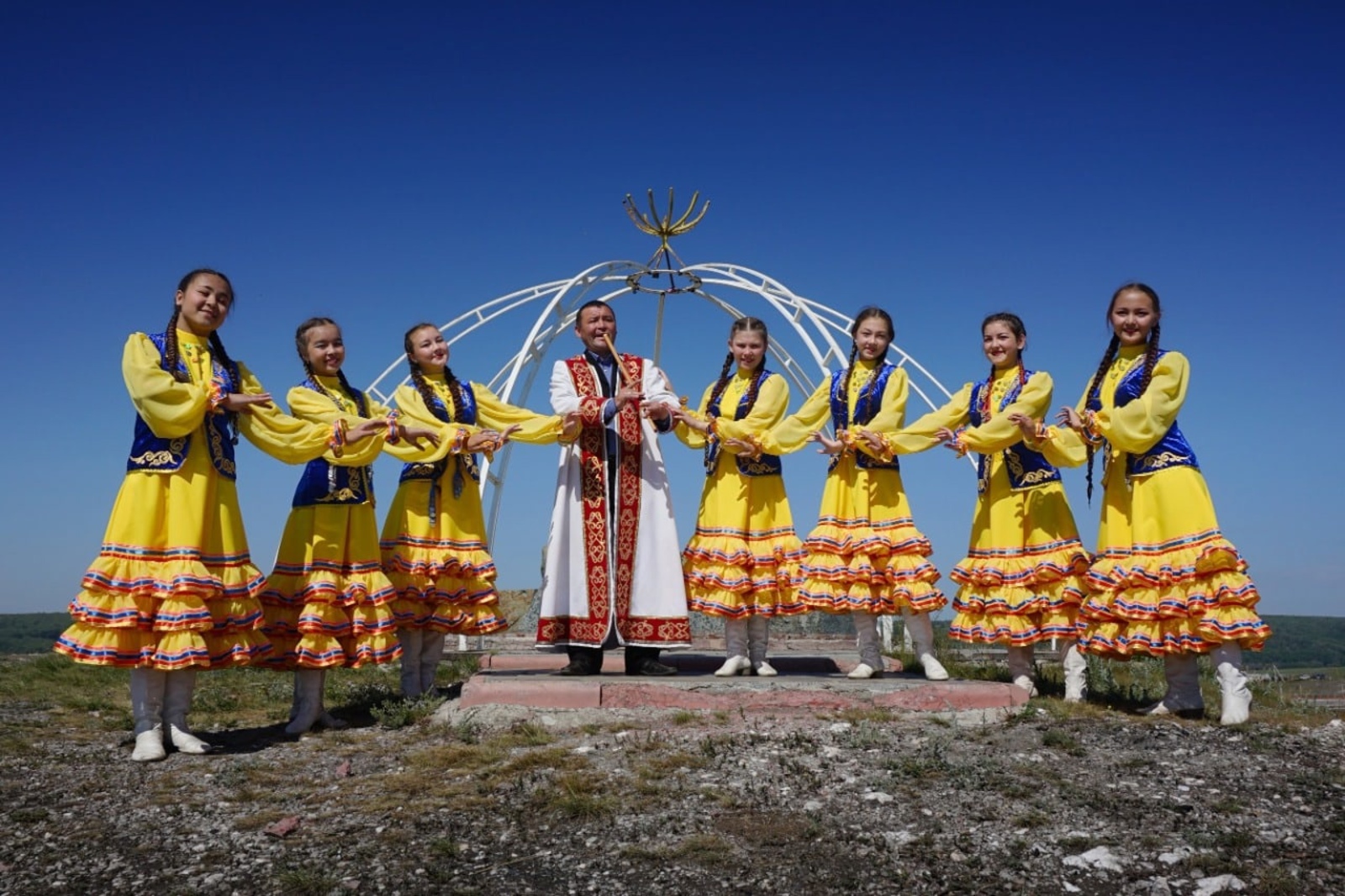 Радий Хабиров объявил о проведении Первой Всемирной детской фольклориады в Башкирии