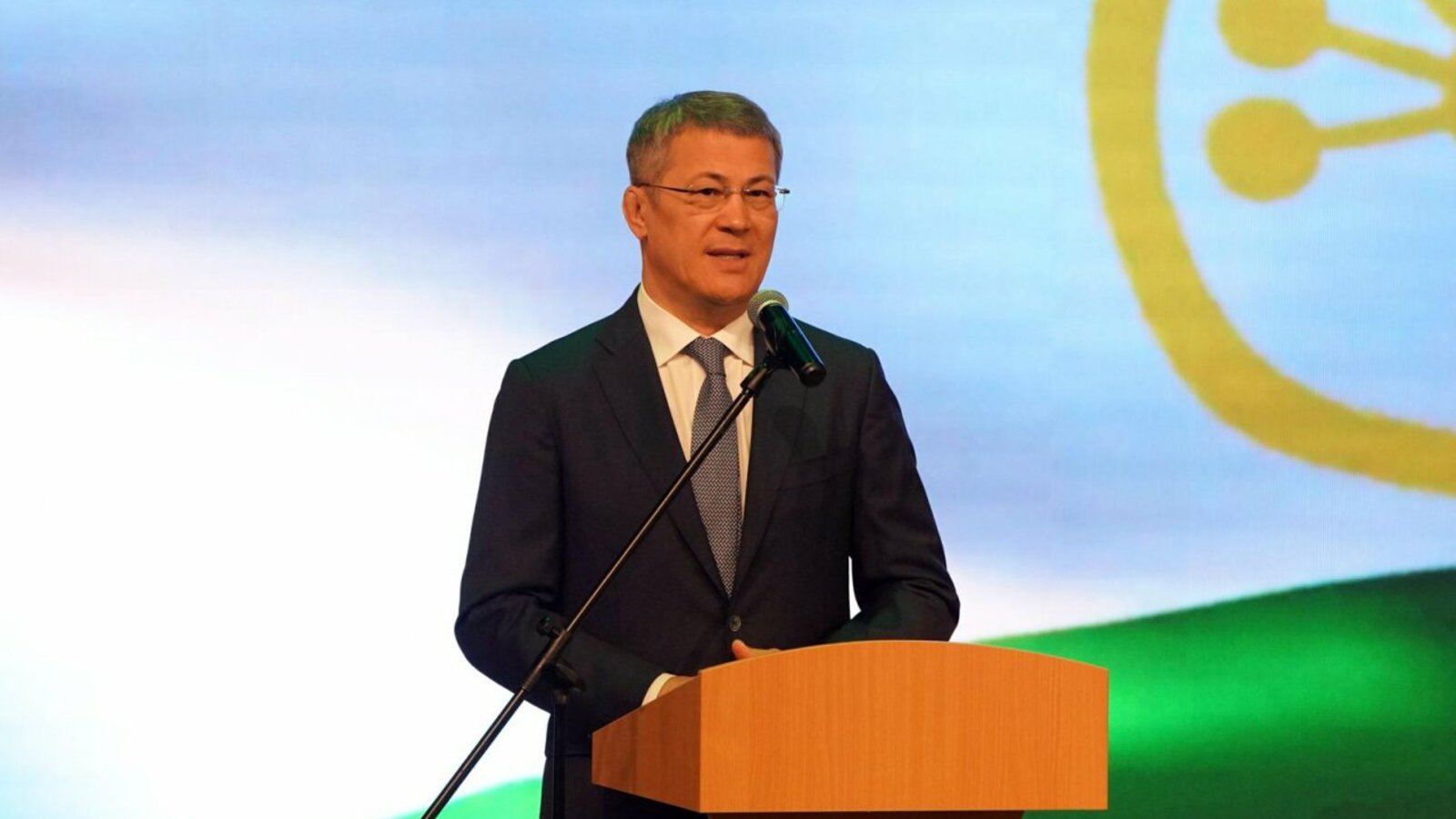 Олег Яровиков