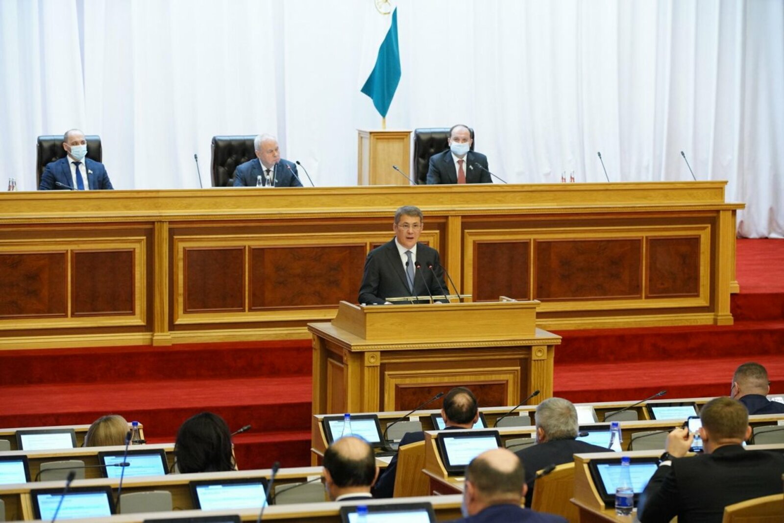 Олег Яровиков
