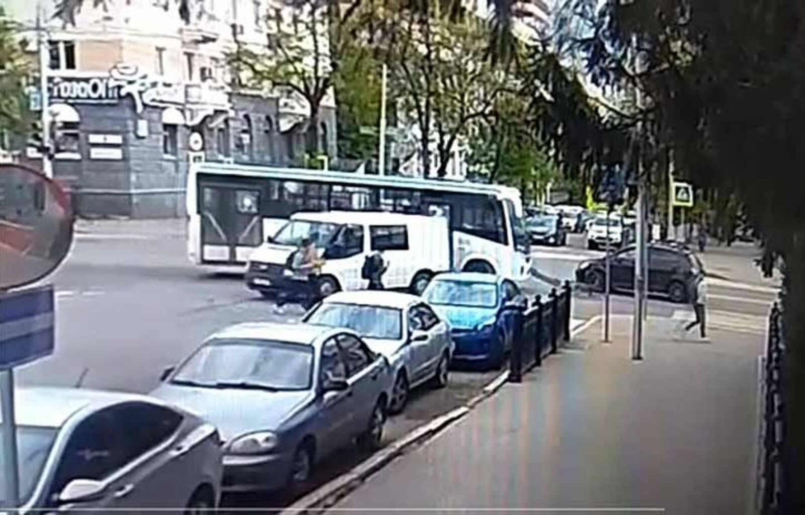 В Уфе водитель автобуса сбил велосипедиста на пешеходном переходе