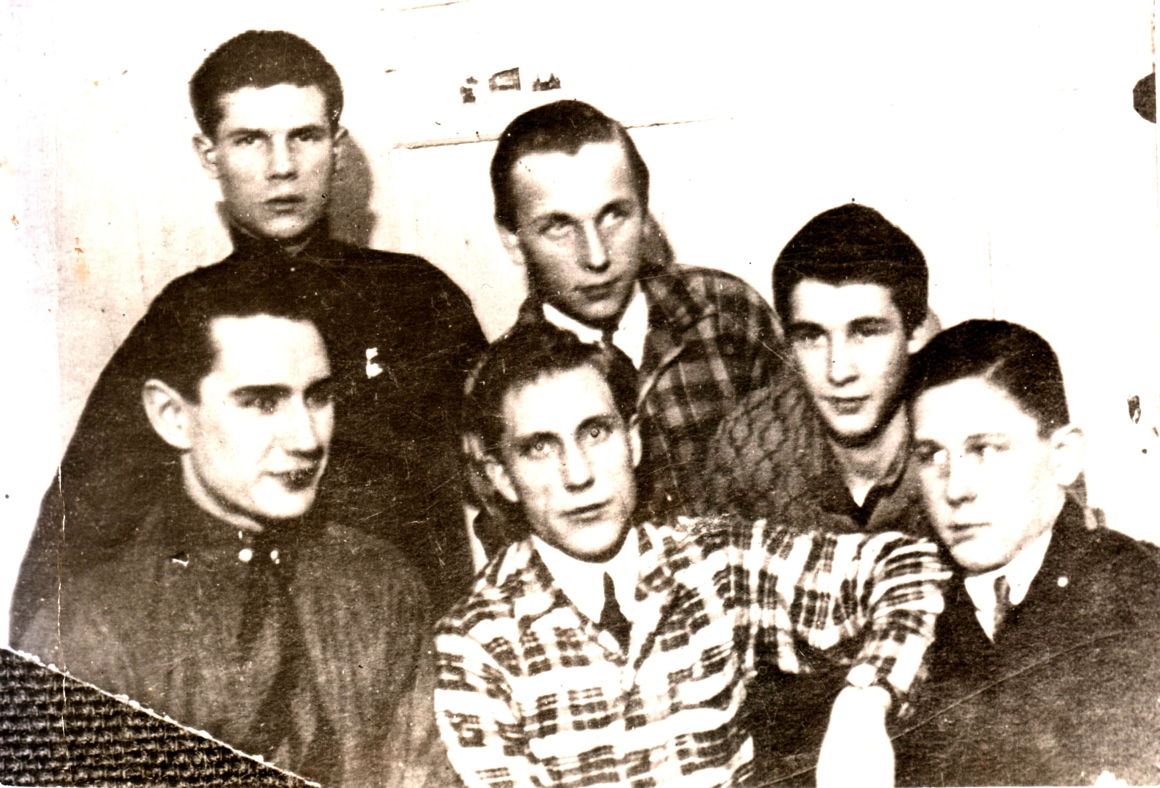 Ф.Гаскаров (в верхнем ряду – третий) в дни учебы в хореографическом техникуме при Большом театре СССР (г.Москва)