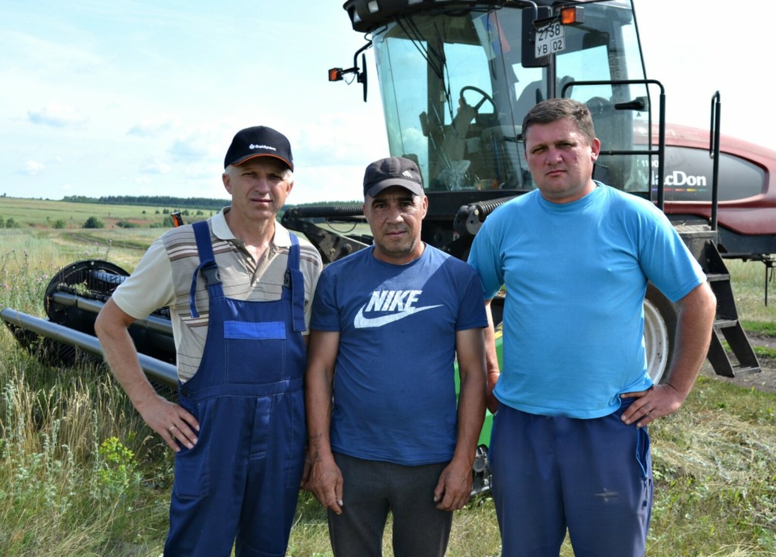 С большой отдачей трудятся  Сергей Каптилов, Венер Хакимов и Виктор Торба (слева направо).