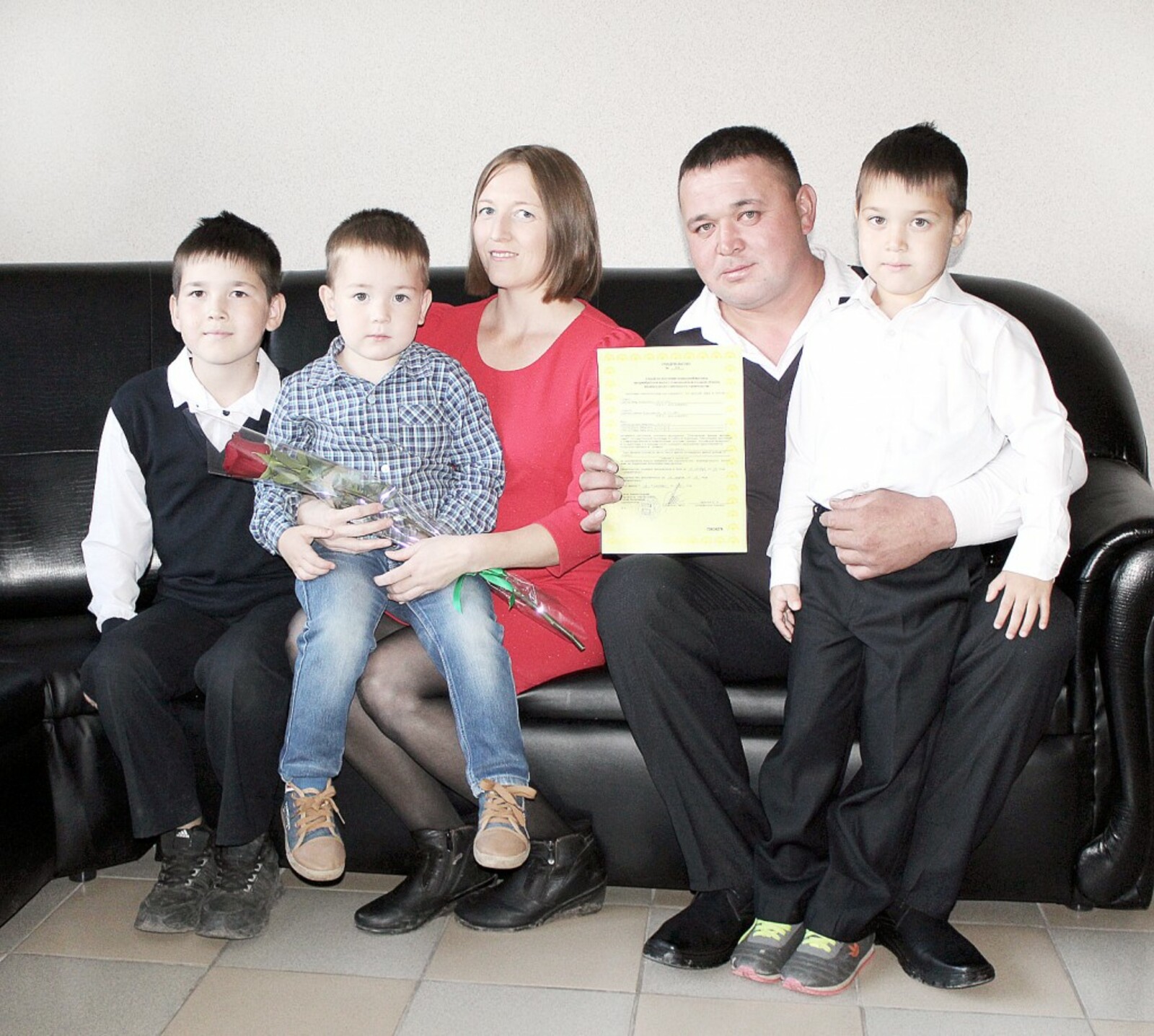 Семья Саитовых с жилищным сертификатом.