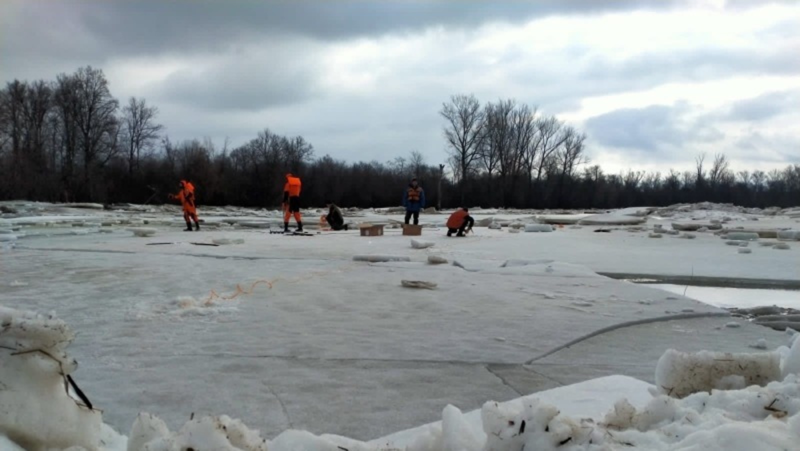 В Госкомитете Башкирии по ЧС рассказали, с каким трудом удалось взорвать лед на реке Инзер