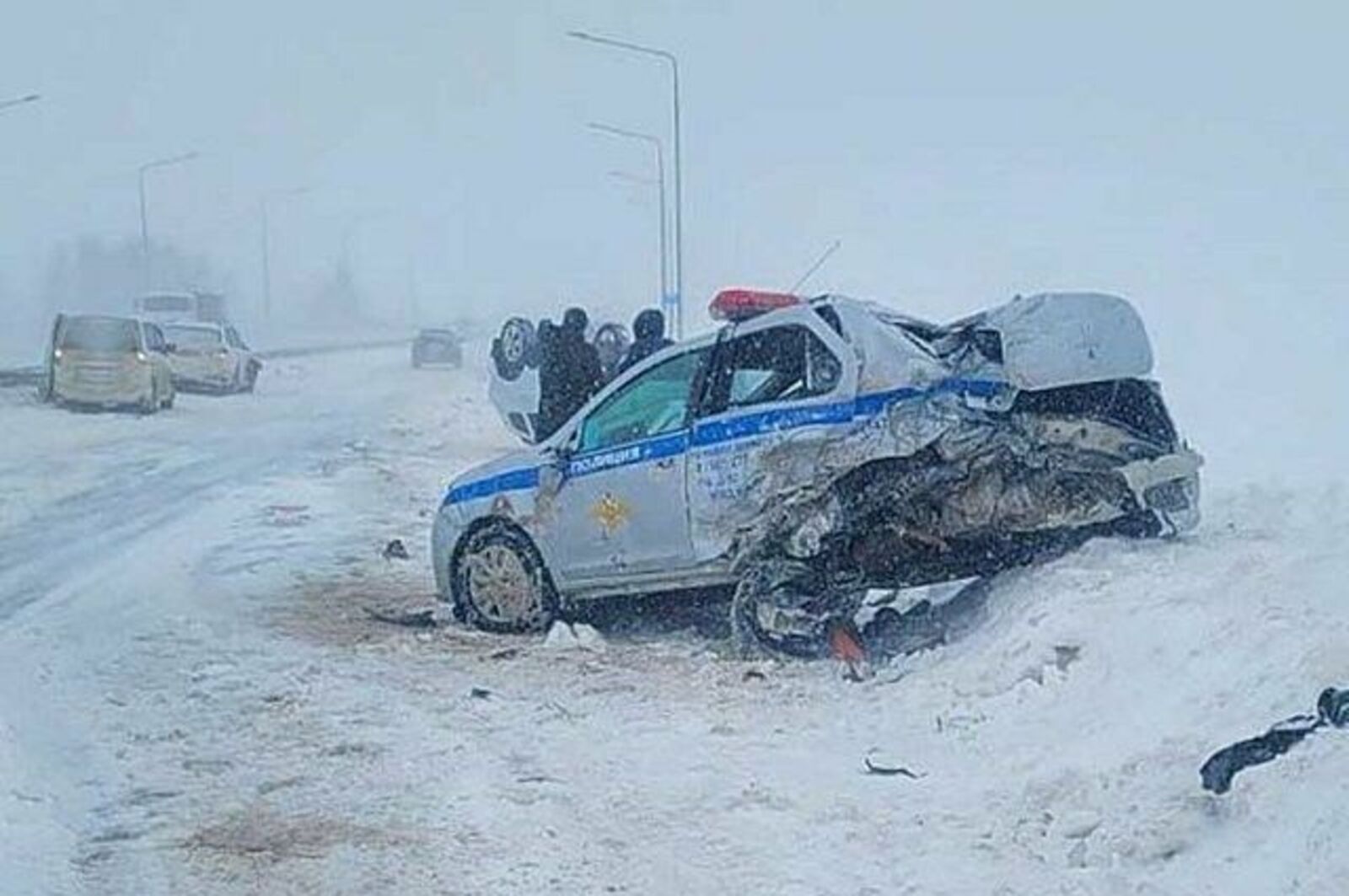 Водитель BMW врезался в автомобиль ГИБДД на трассе Уфа-Оренбург
