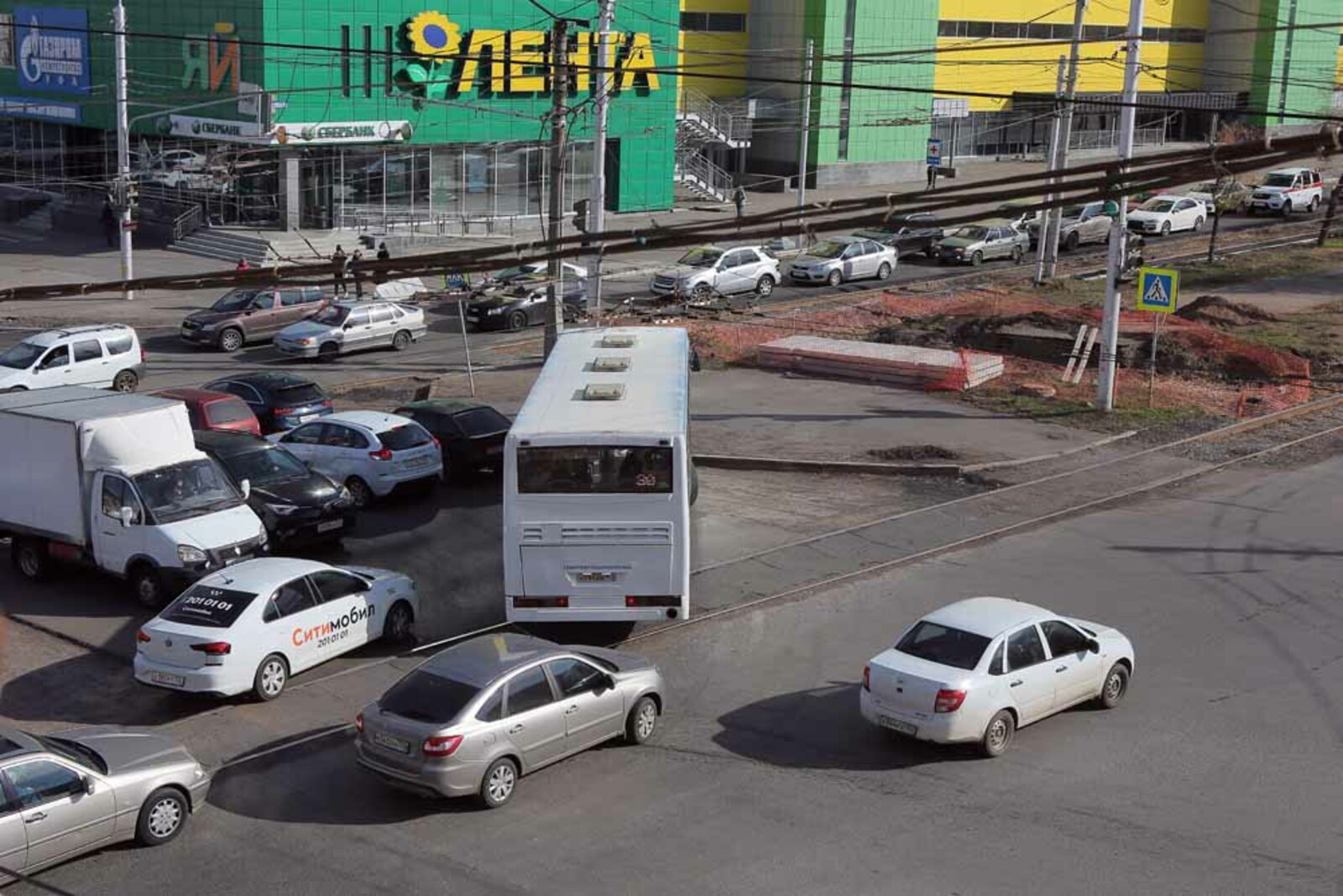 Дорожники «раздели» бульвар Ибрагимова. И бросили