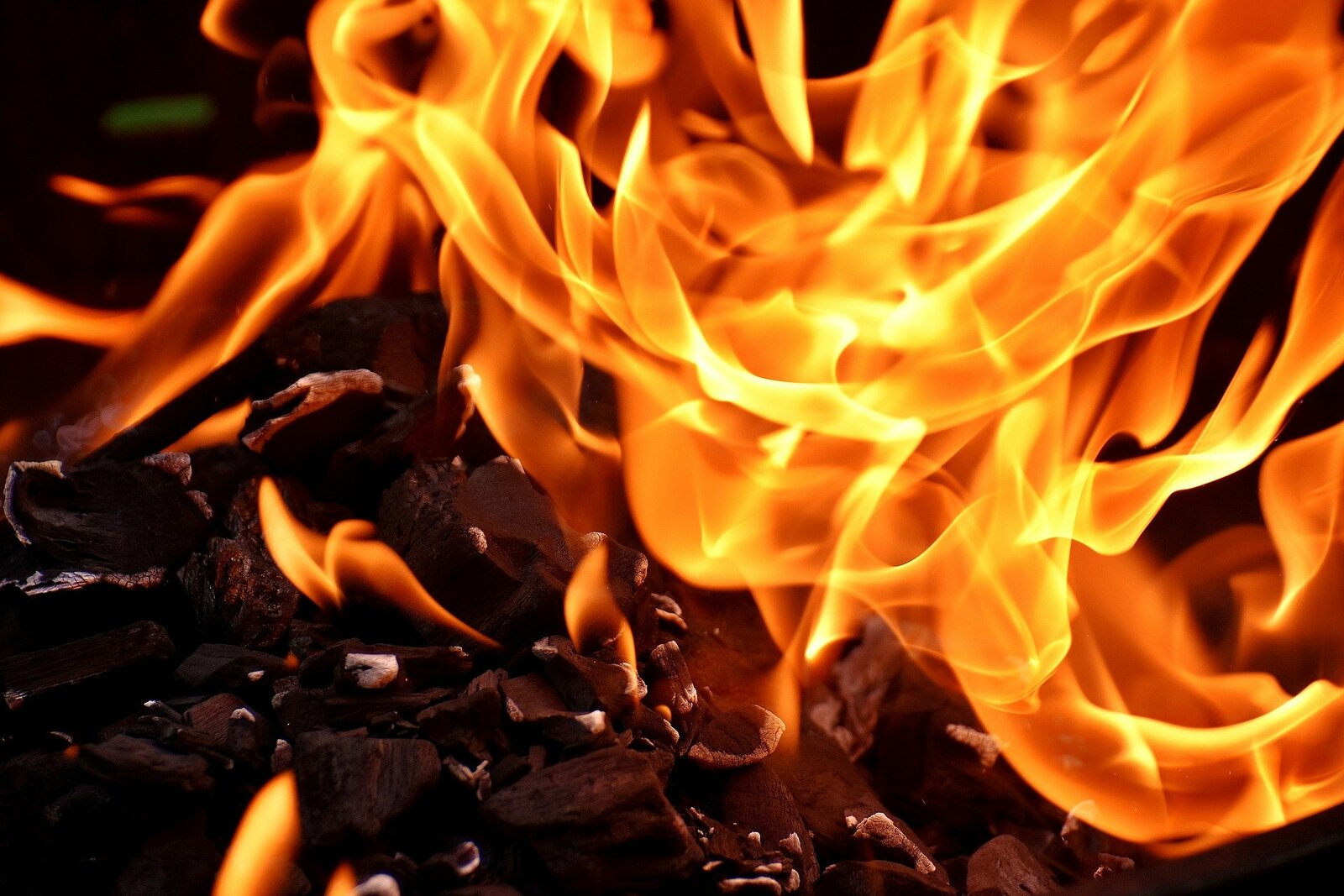 В Ишимбайском районе загорелся пристрой к дому