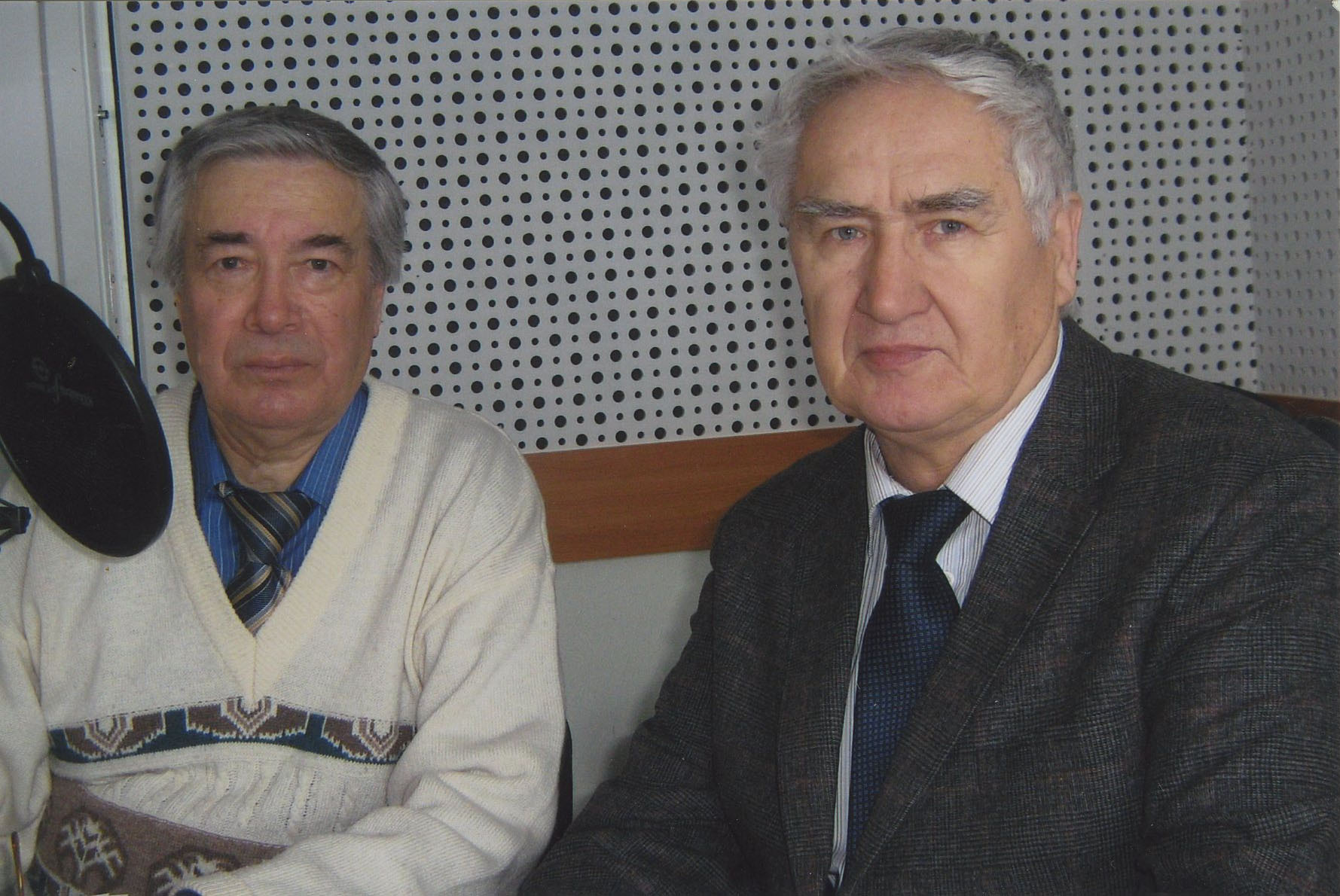 Күренекле офтальмолог, академик Марат Аҙнабаев менән "Ашҡаҙар" радиоһы студияһында.