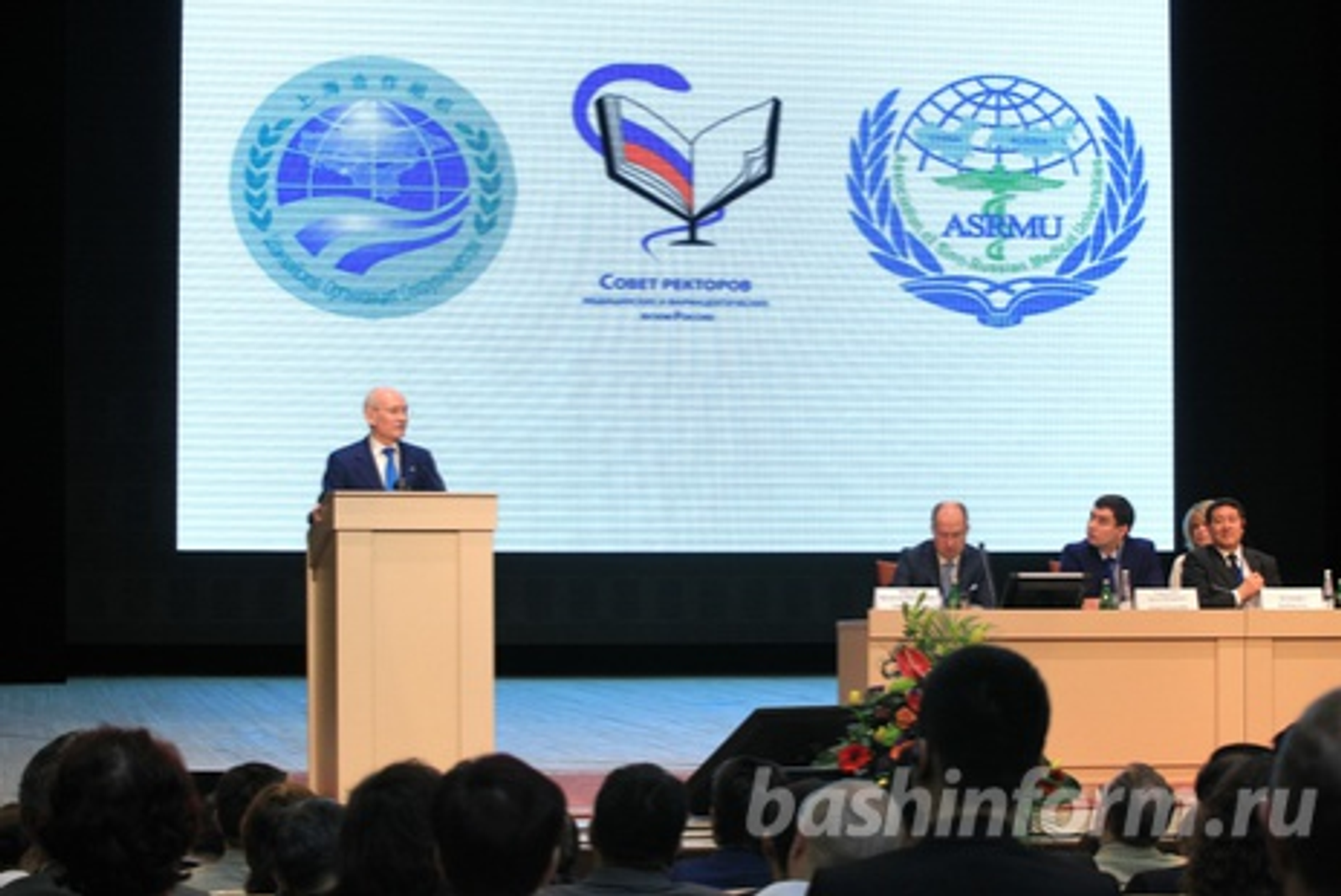 Олег Яровиков