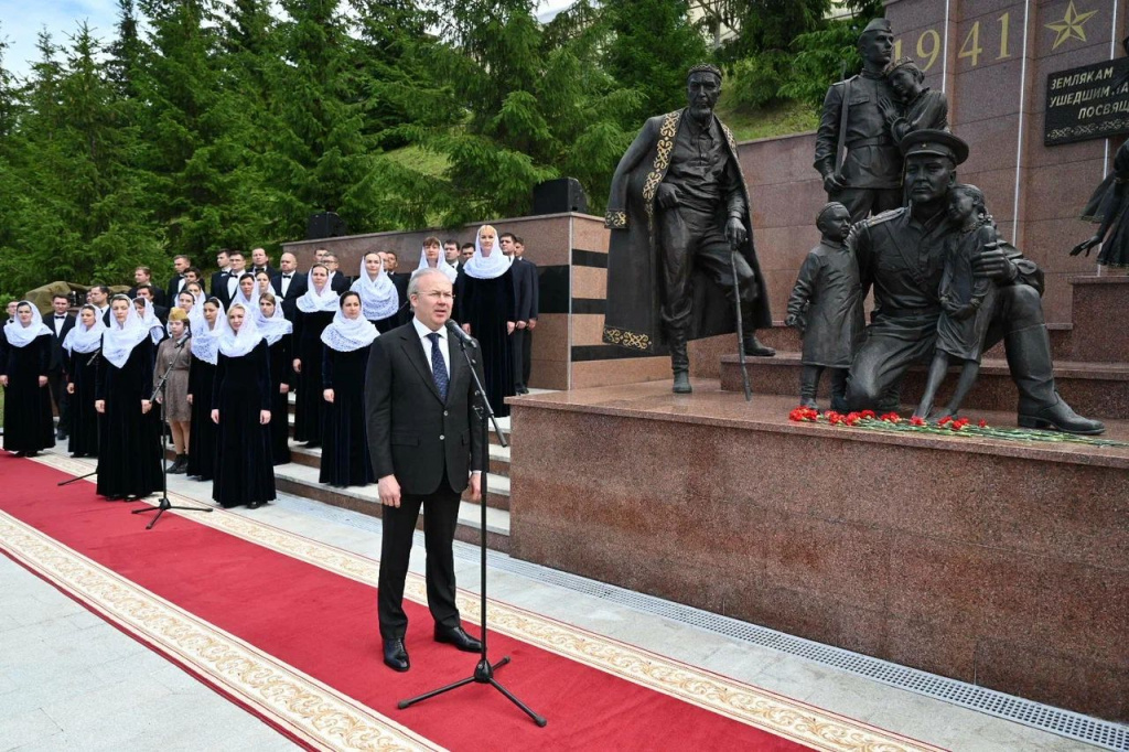 В День памяти и скорби в Башкортостане состоялась церемония возложения цветов к памятнику «Землякам, ушедшим на фронт, посвящается»