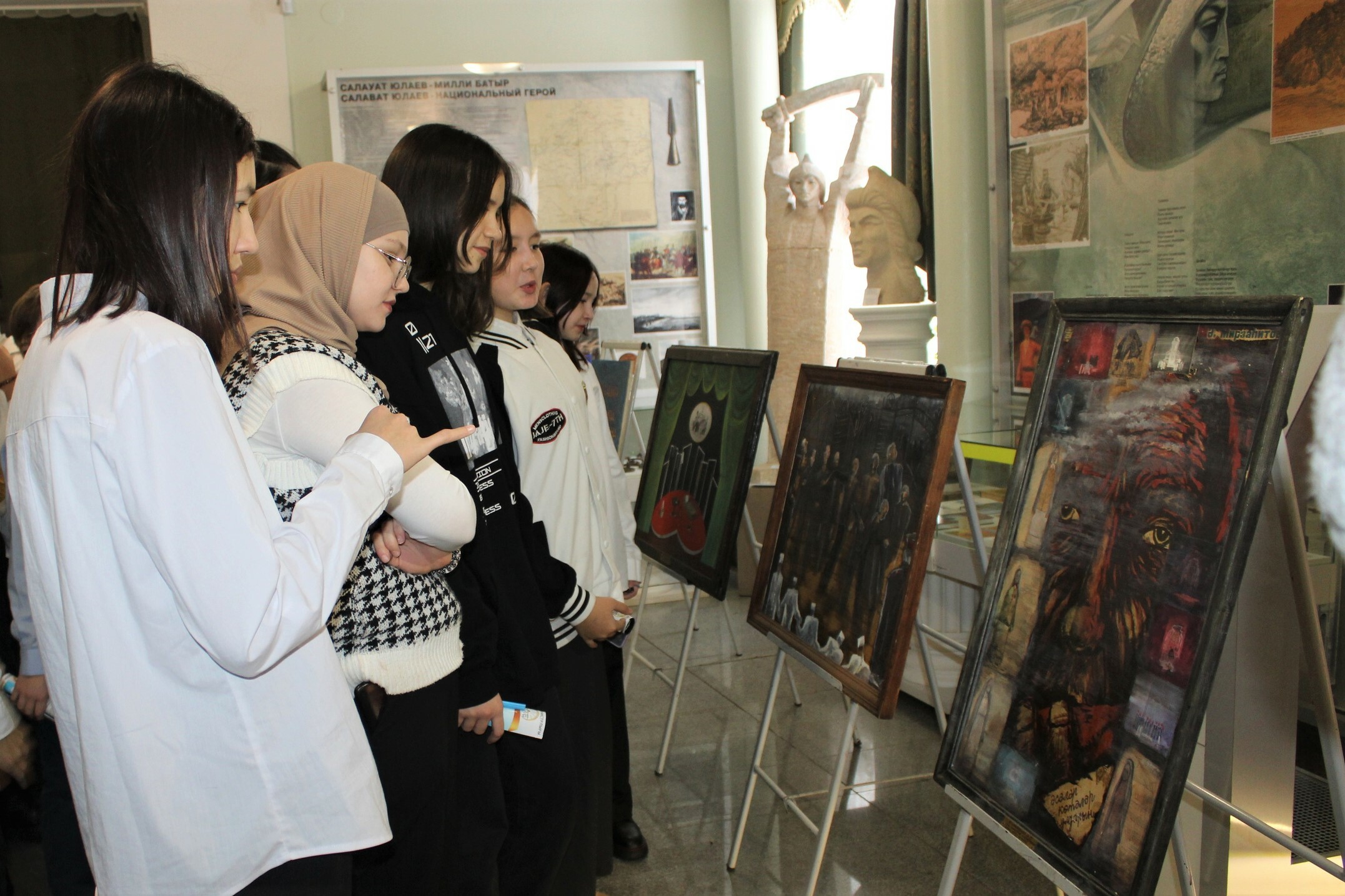 В Башкирии начала работу уникальная выставка, посвящённая 90-летней истории Салаватского драматического театра