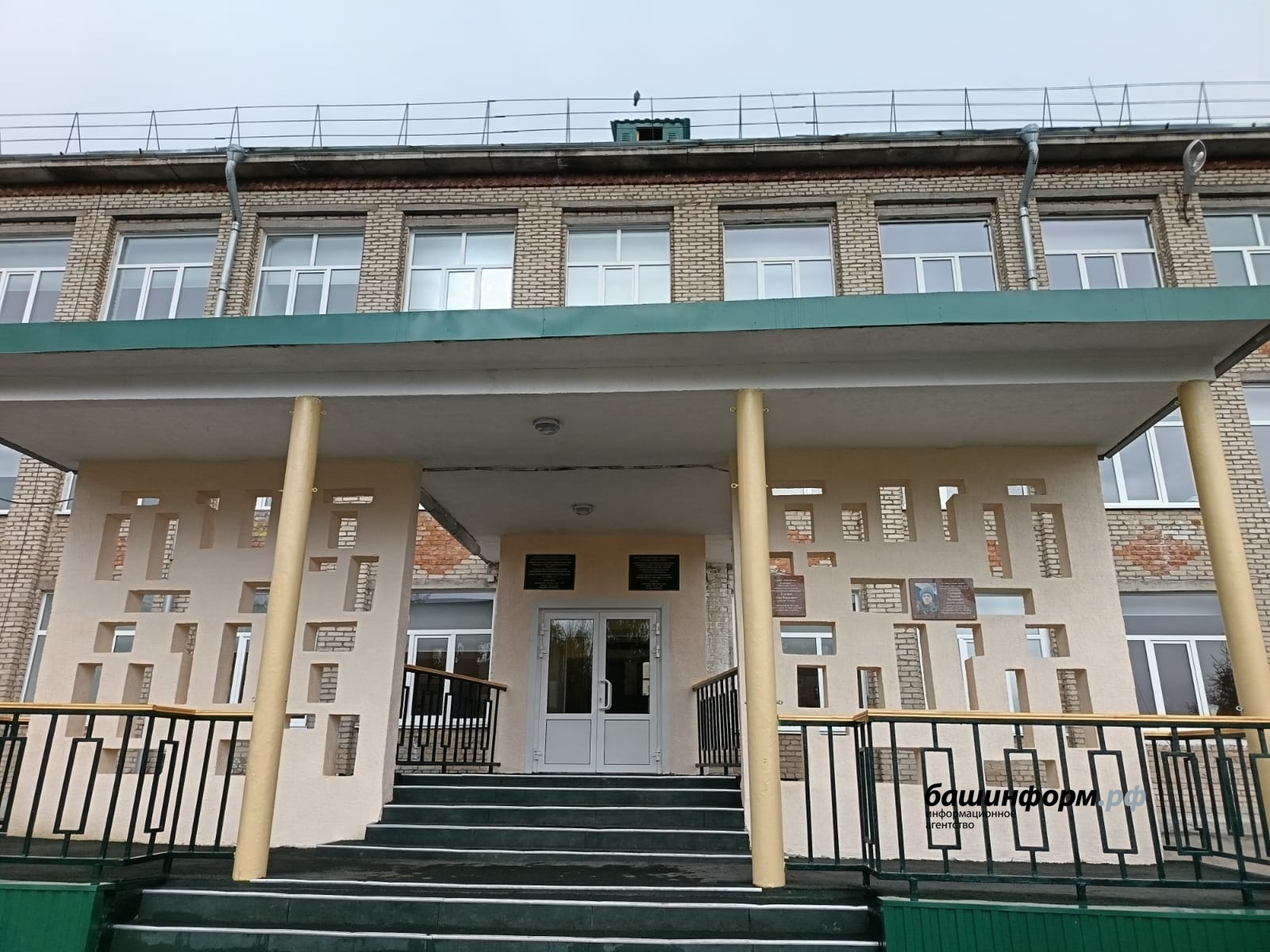 В Белебее после капремонта открылась школа 1966 года постройки