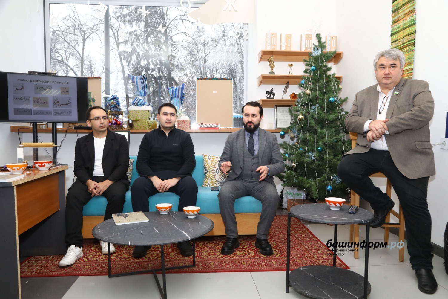 Фото с презентации прописи «Алифба тюрки» в Уфе