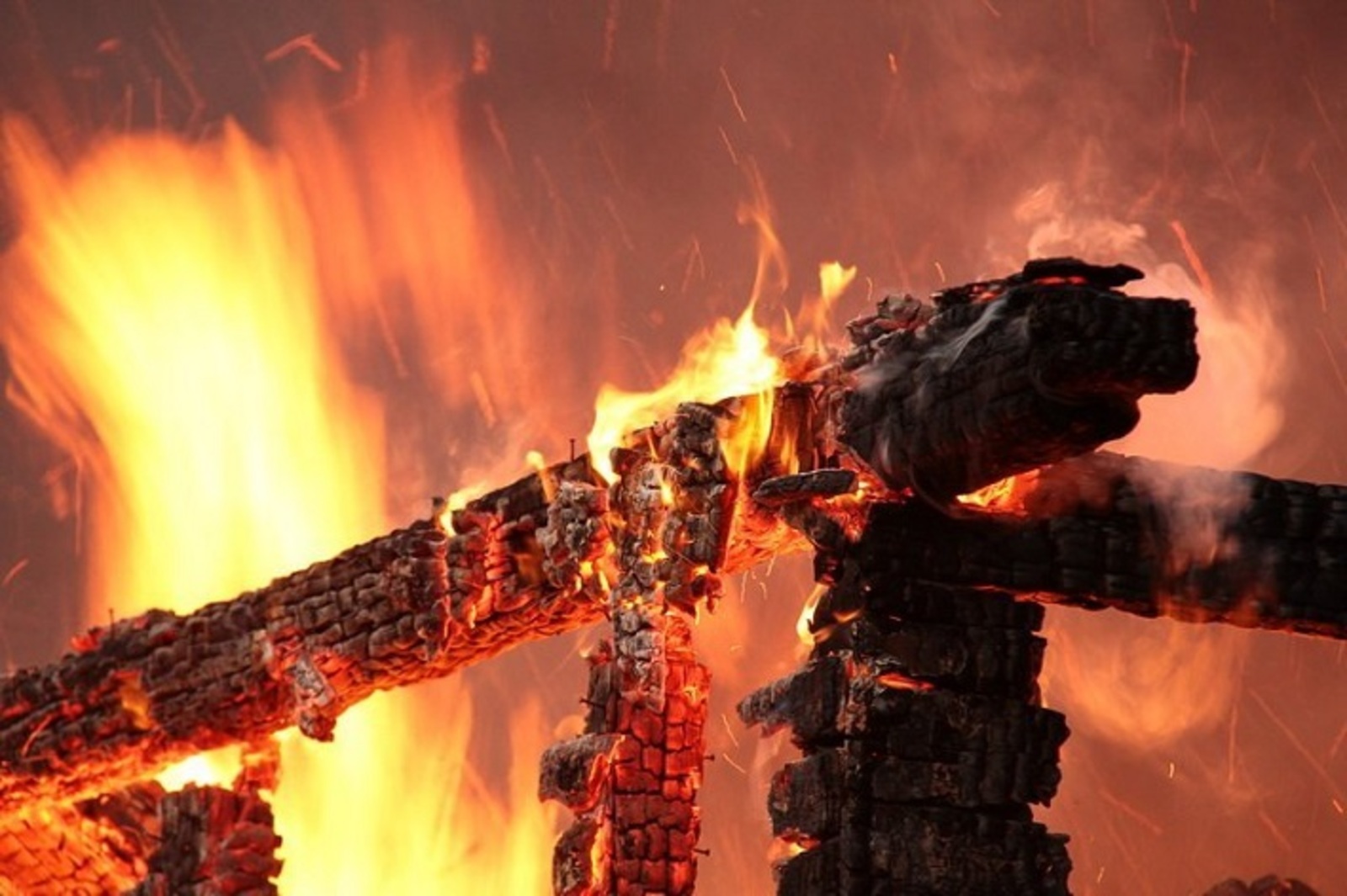 В Башкирии сгорел сарай вместе с телёнком
