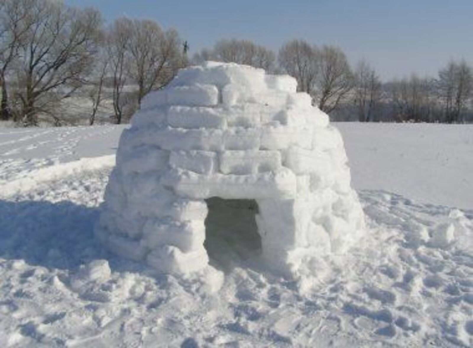 Домик из снега для детей