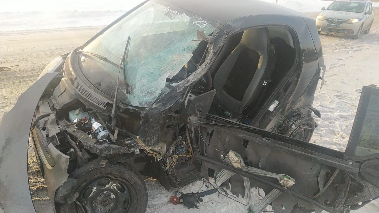 В Башкирии столкнулись автомобиль Смарт и грузовик ГАЗ