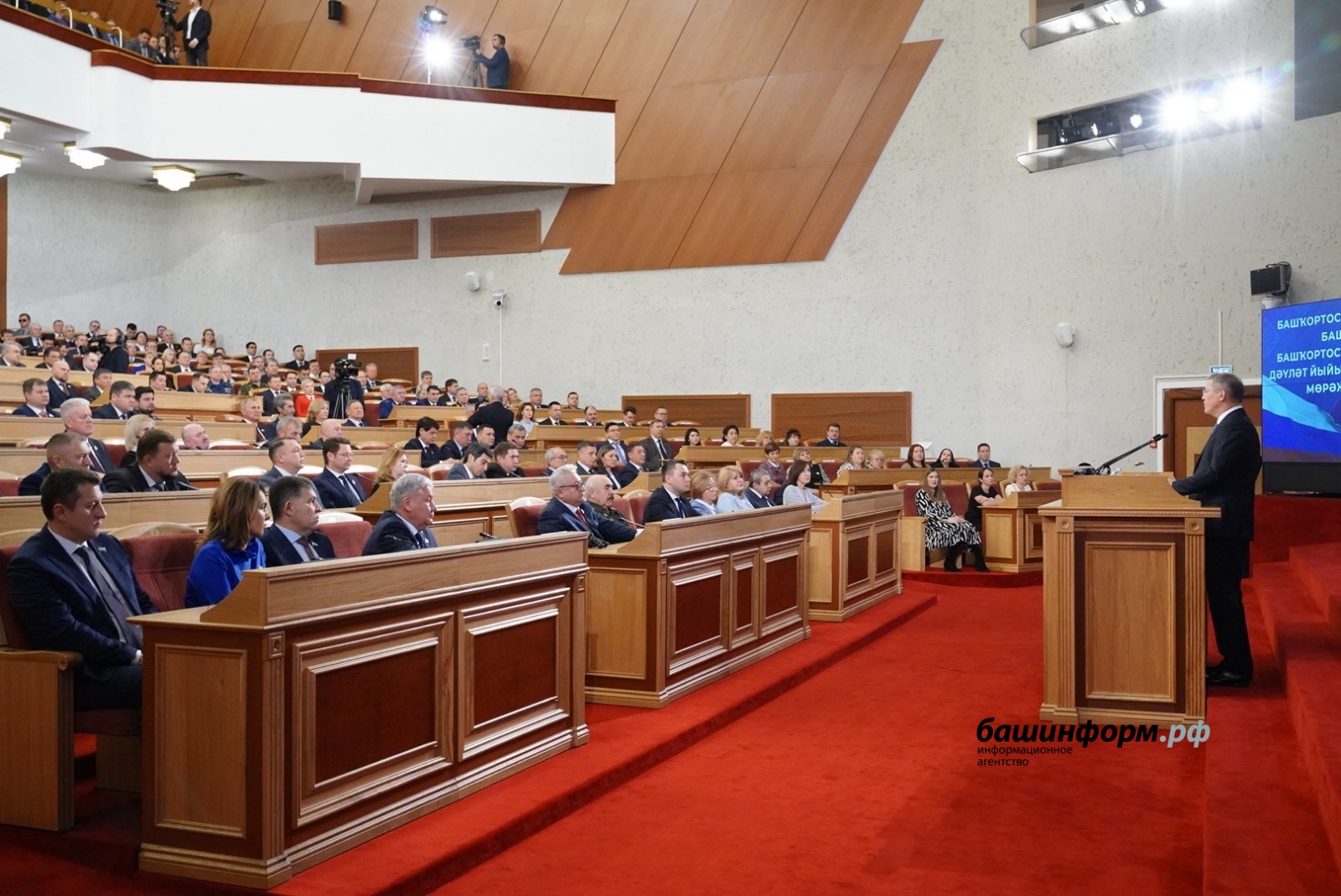 Олег  Яровиков