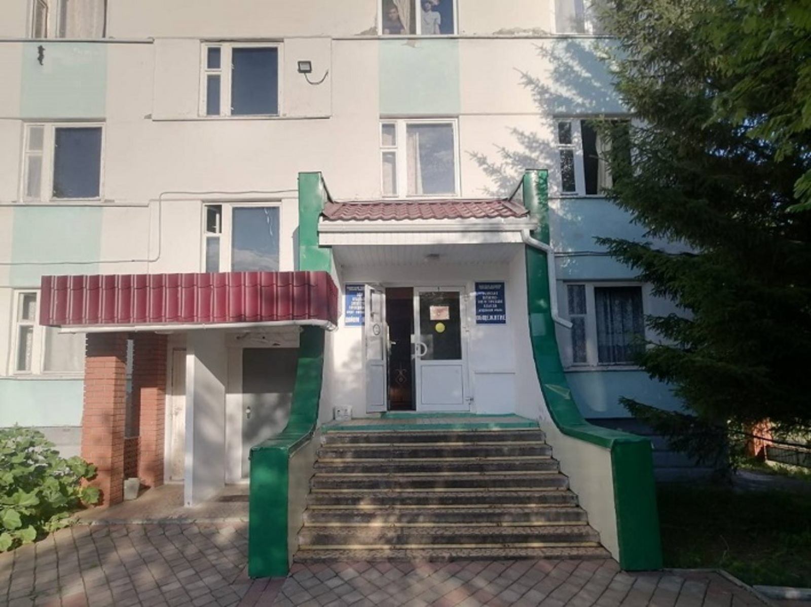 В Башкирии из-за вспыхнувшего холодильника эвакуировали 74 студента общежития