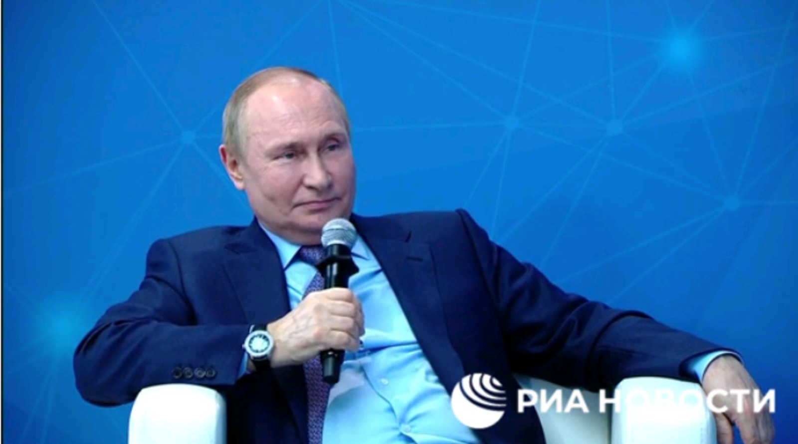Через десять лет Россия будет жить лучше, заявил Путин