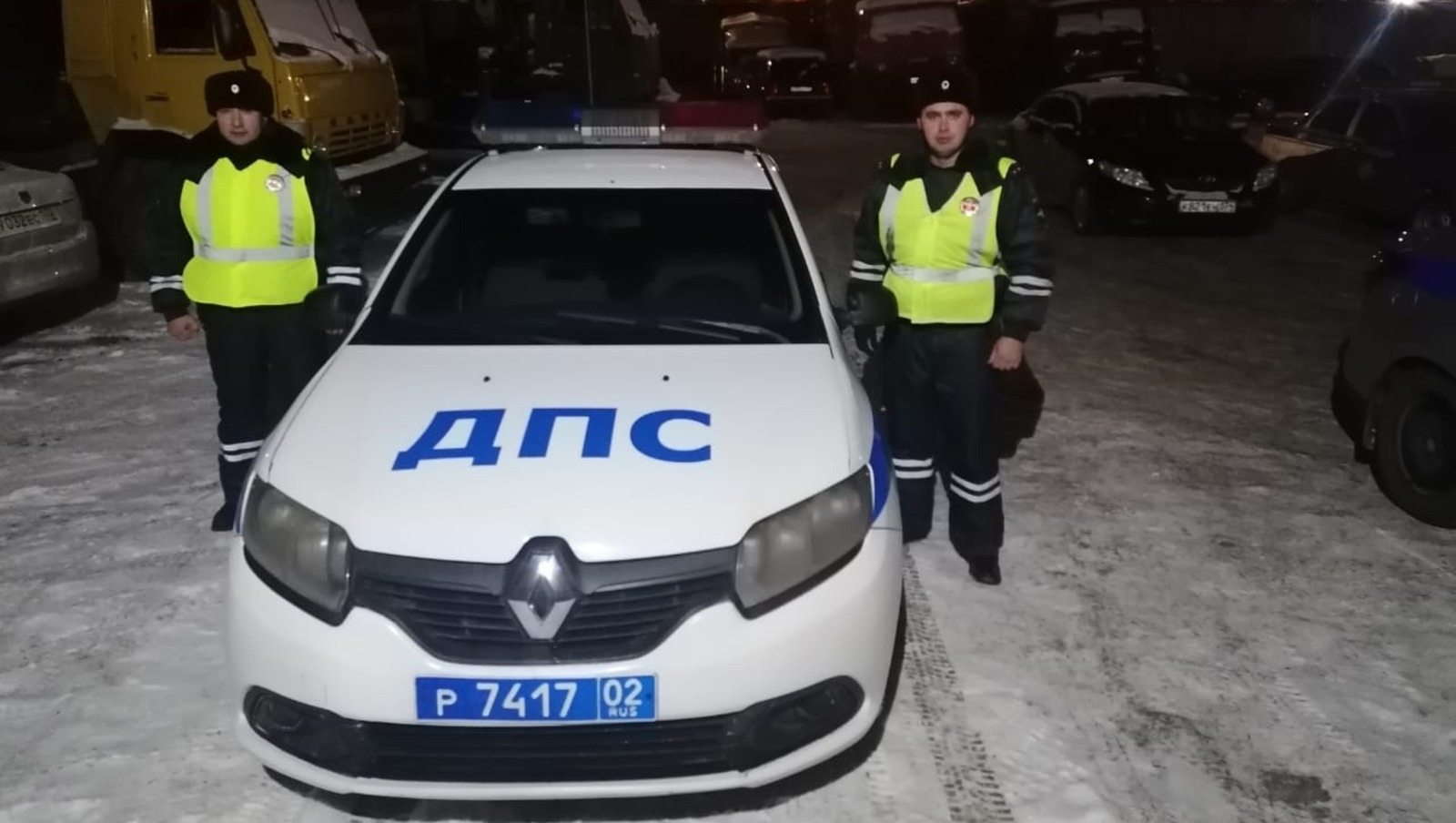 Сотрудники ГИБДД по Башкирии спасли замерзающего на трассе водителя