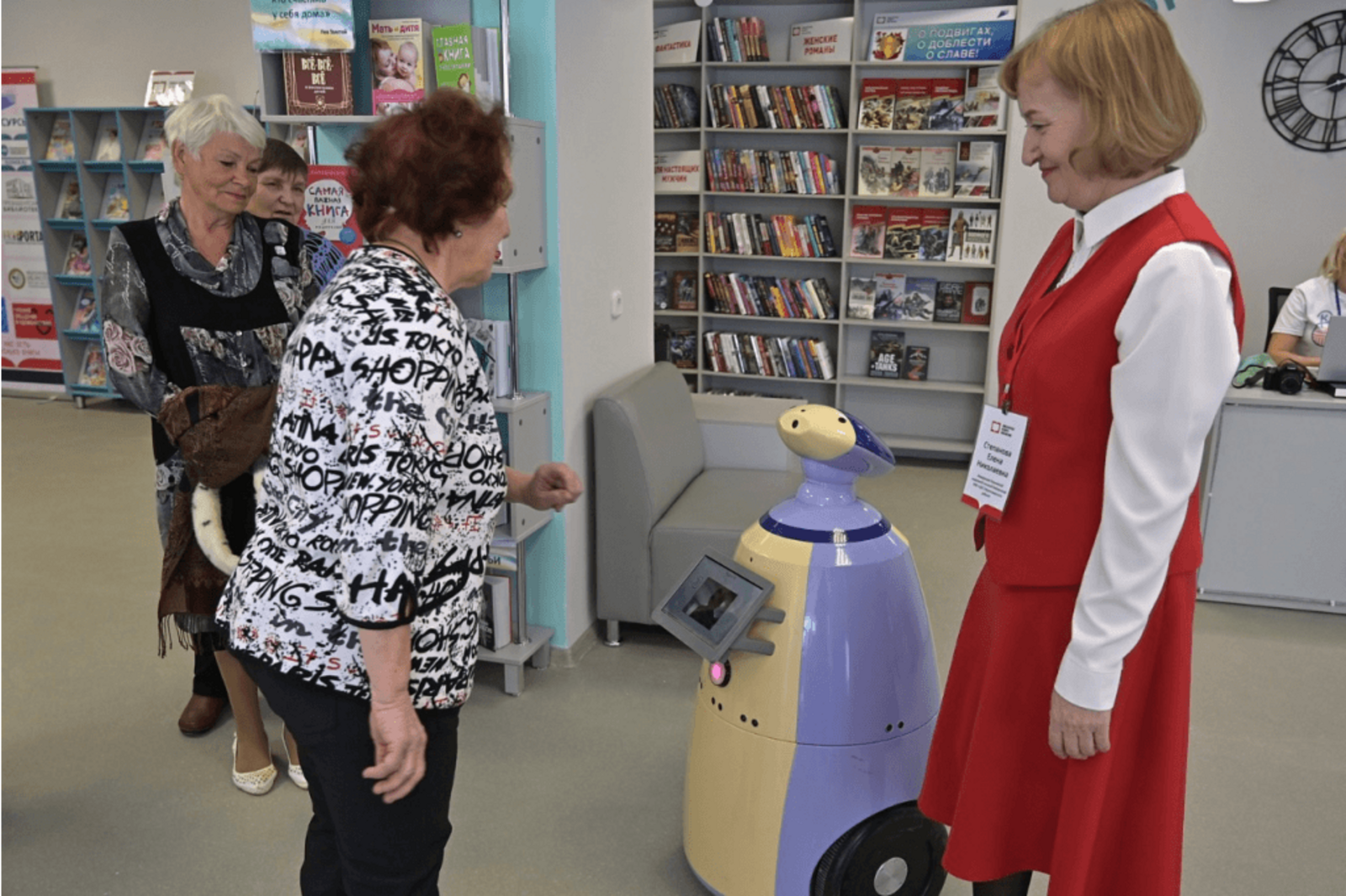 В сельской библиотеке Стерлитамакского района появился необычный «сотрудник» - робот