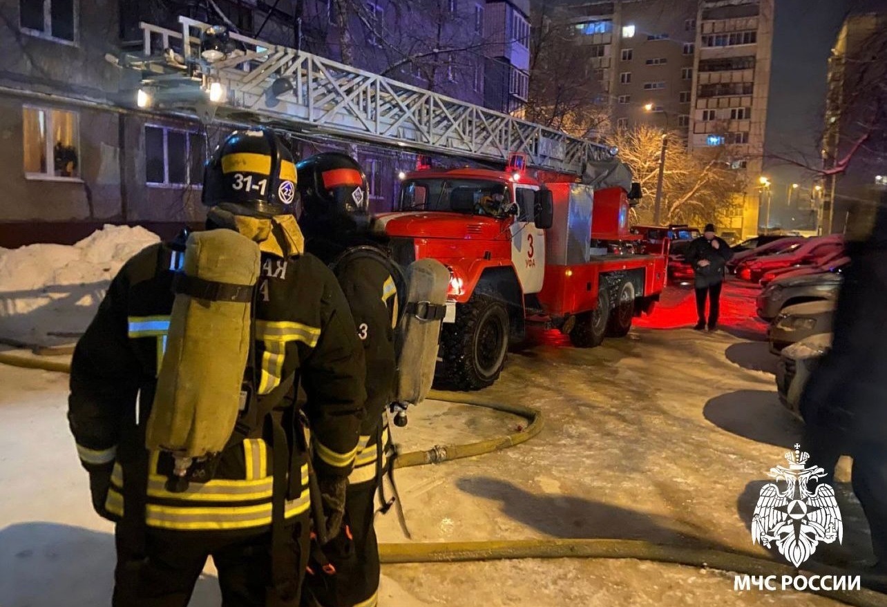 Пожар в уфимской многоэтажке: эвакуировано 25 человек, из них пятеро детей