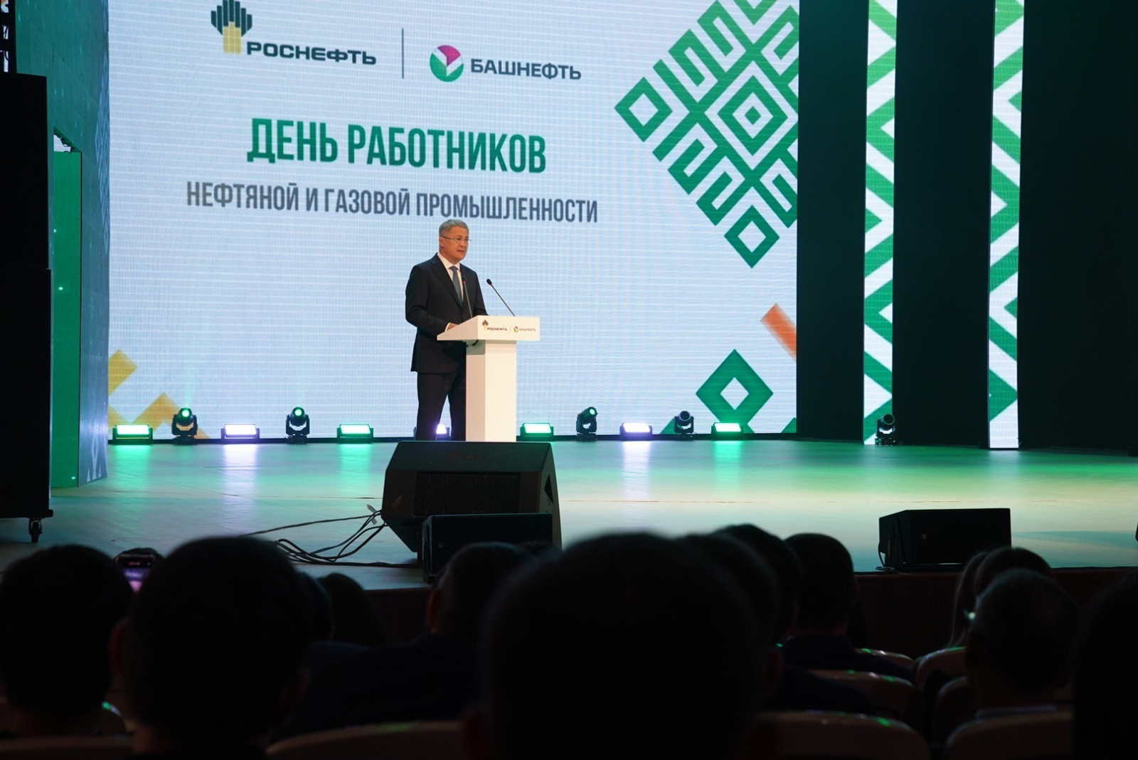 Олег Яровиков