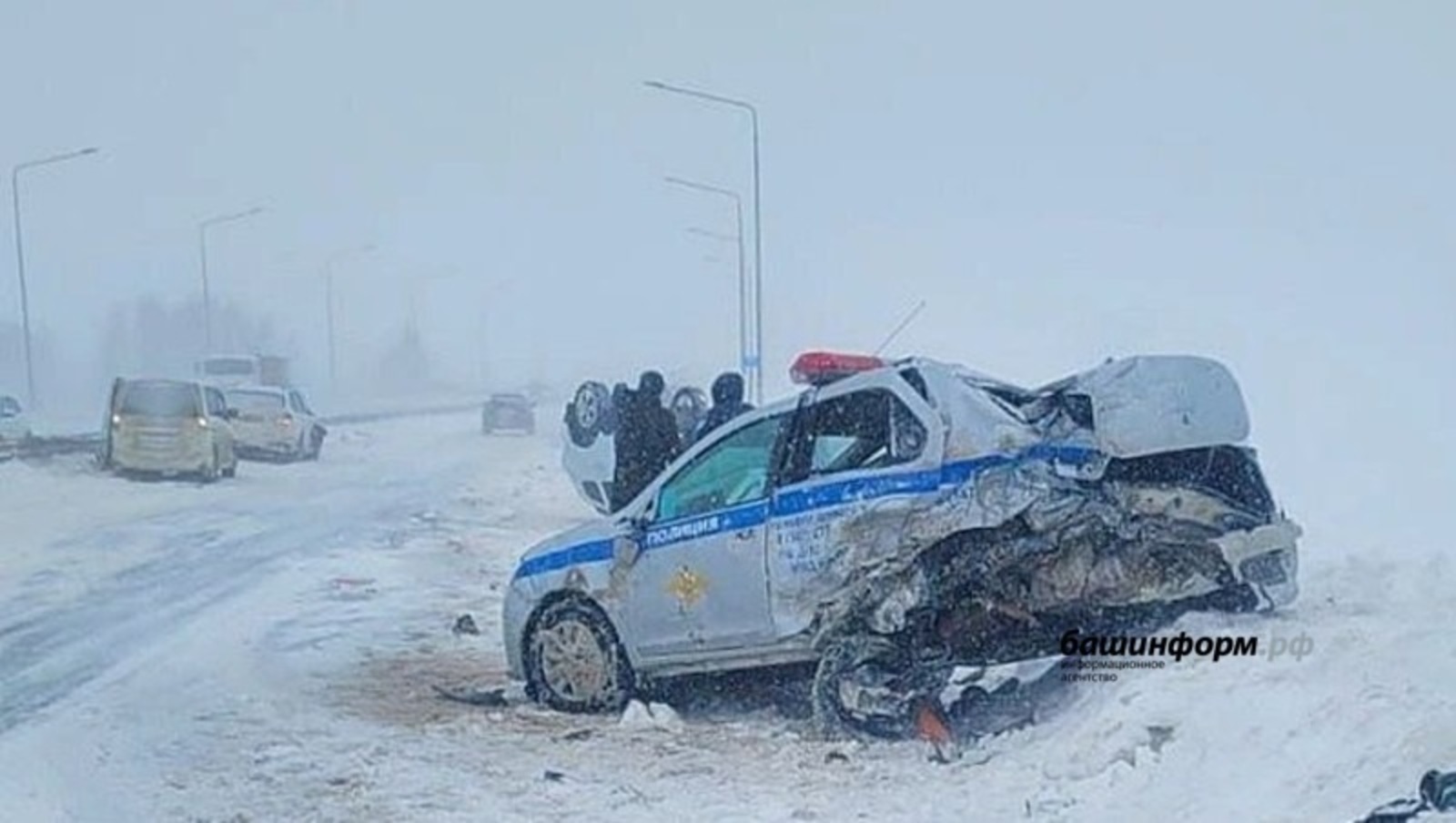 В Башкирии в ДТП с участием патрульного автомобиля пострадал сотрудник дорожно – патрульной службы