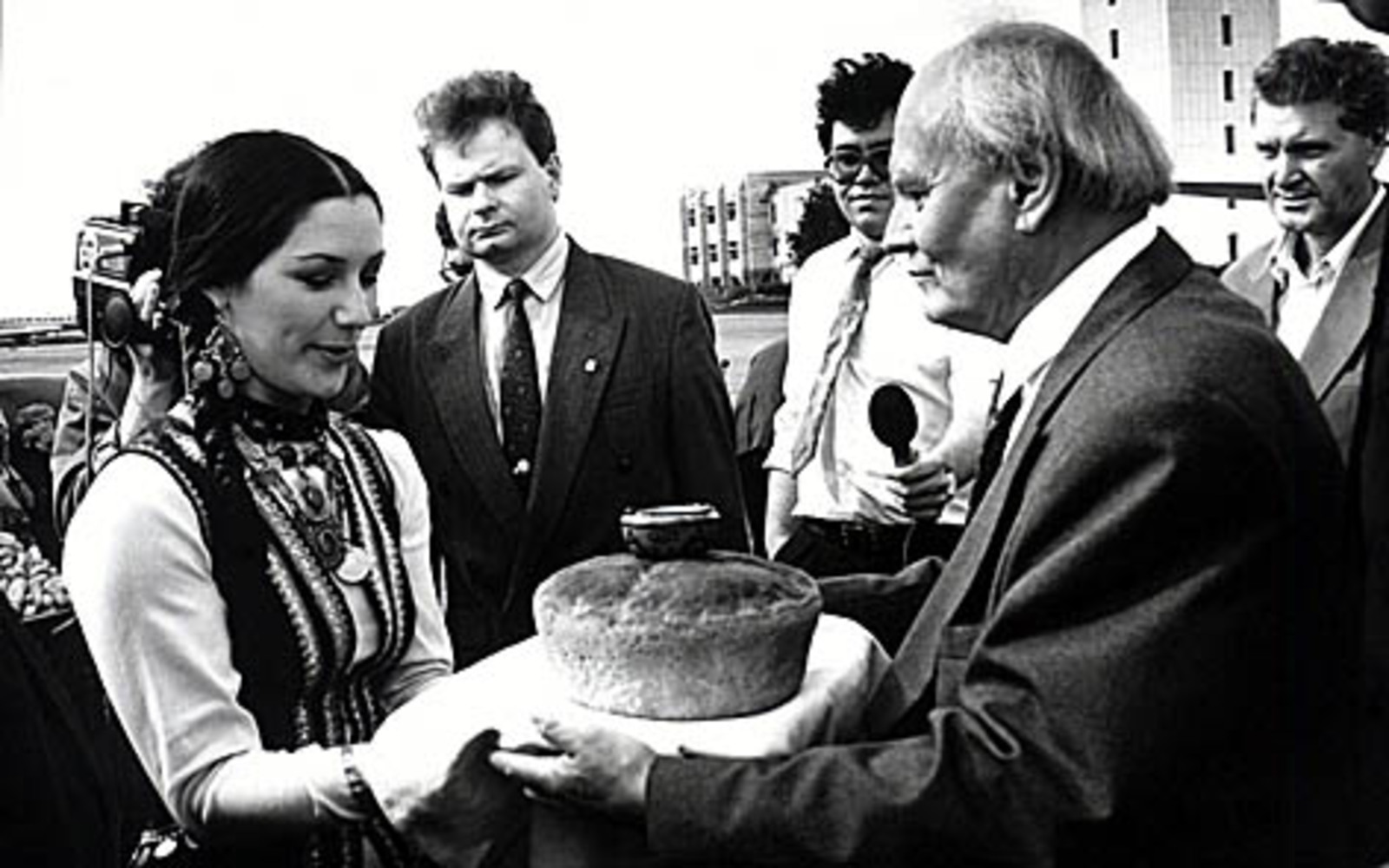Руководителя Венгрии Арпада Генца в Уфе встречали хлебом-солью.
