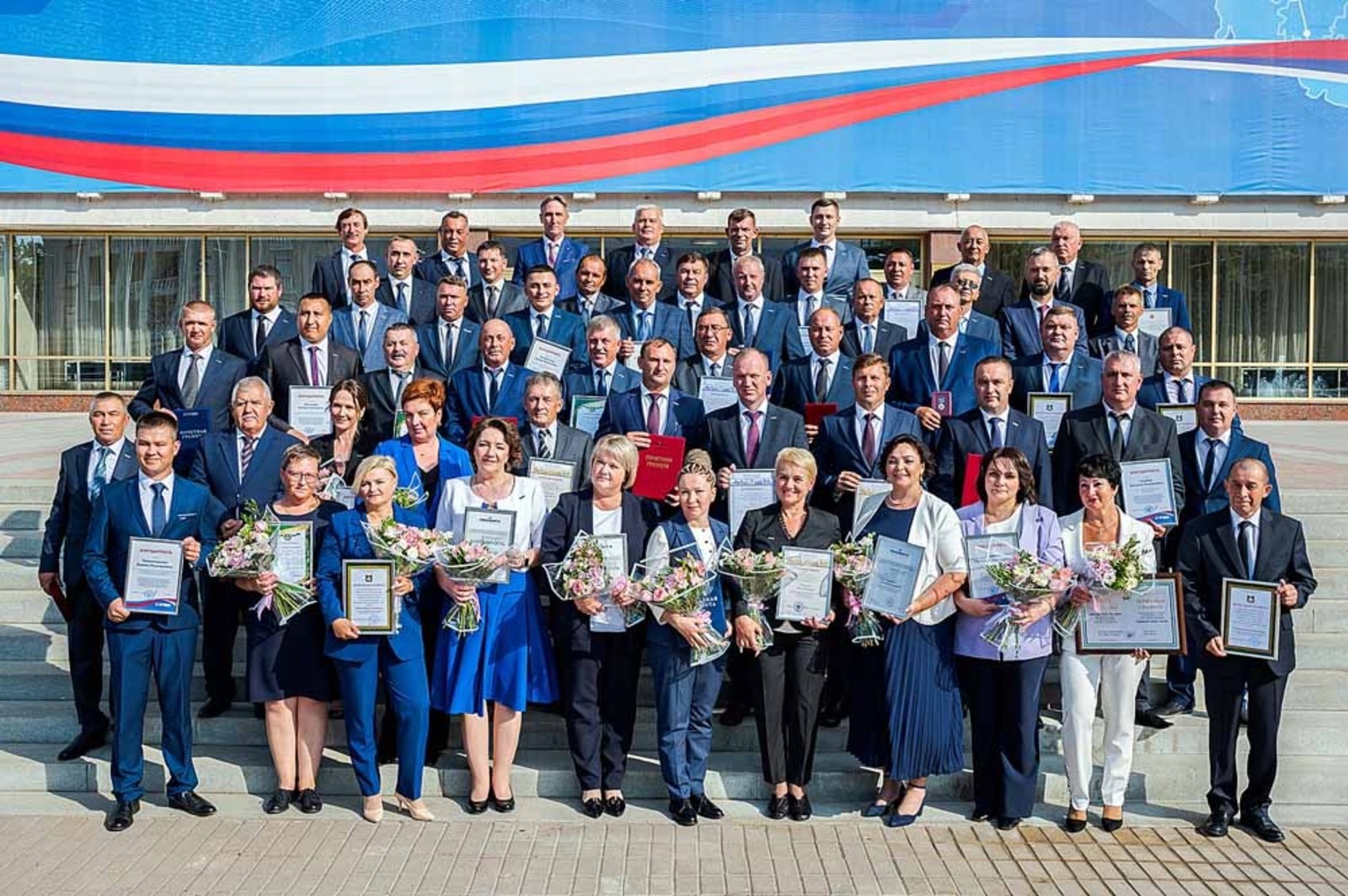 Борис ДМИТРИЕВ  Десятки работников предприятия были удостоены заслуженных наград.