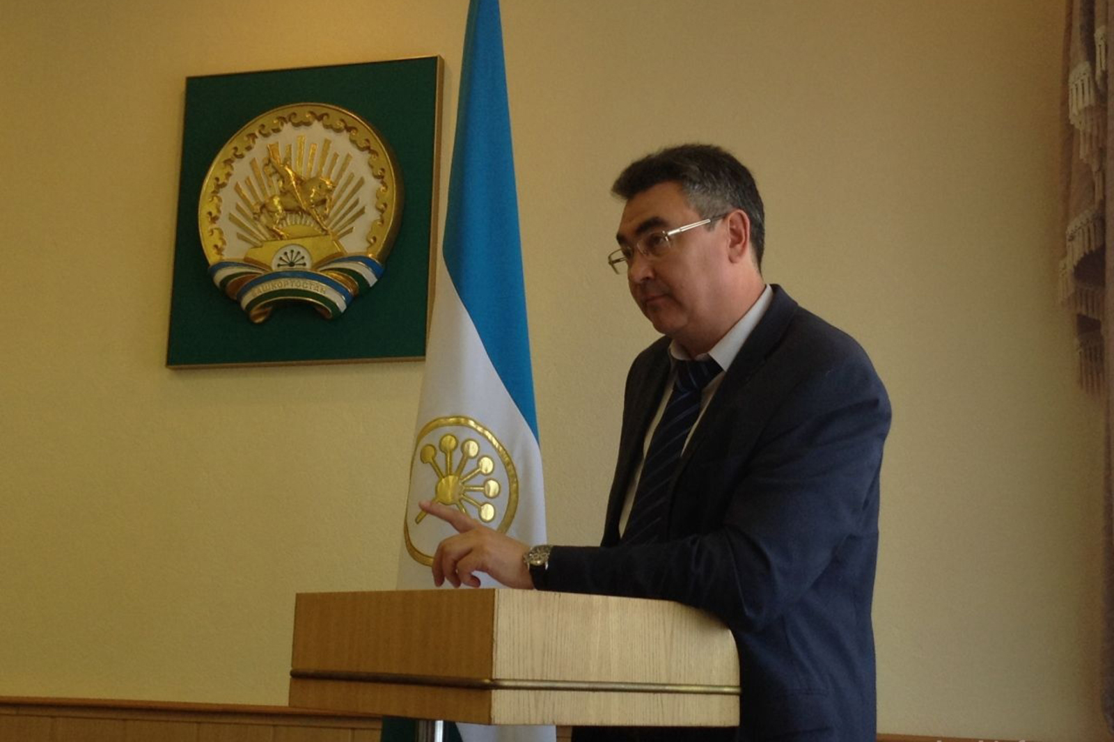 автора