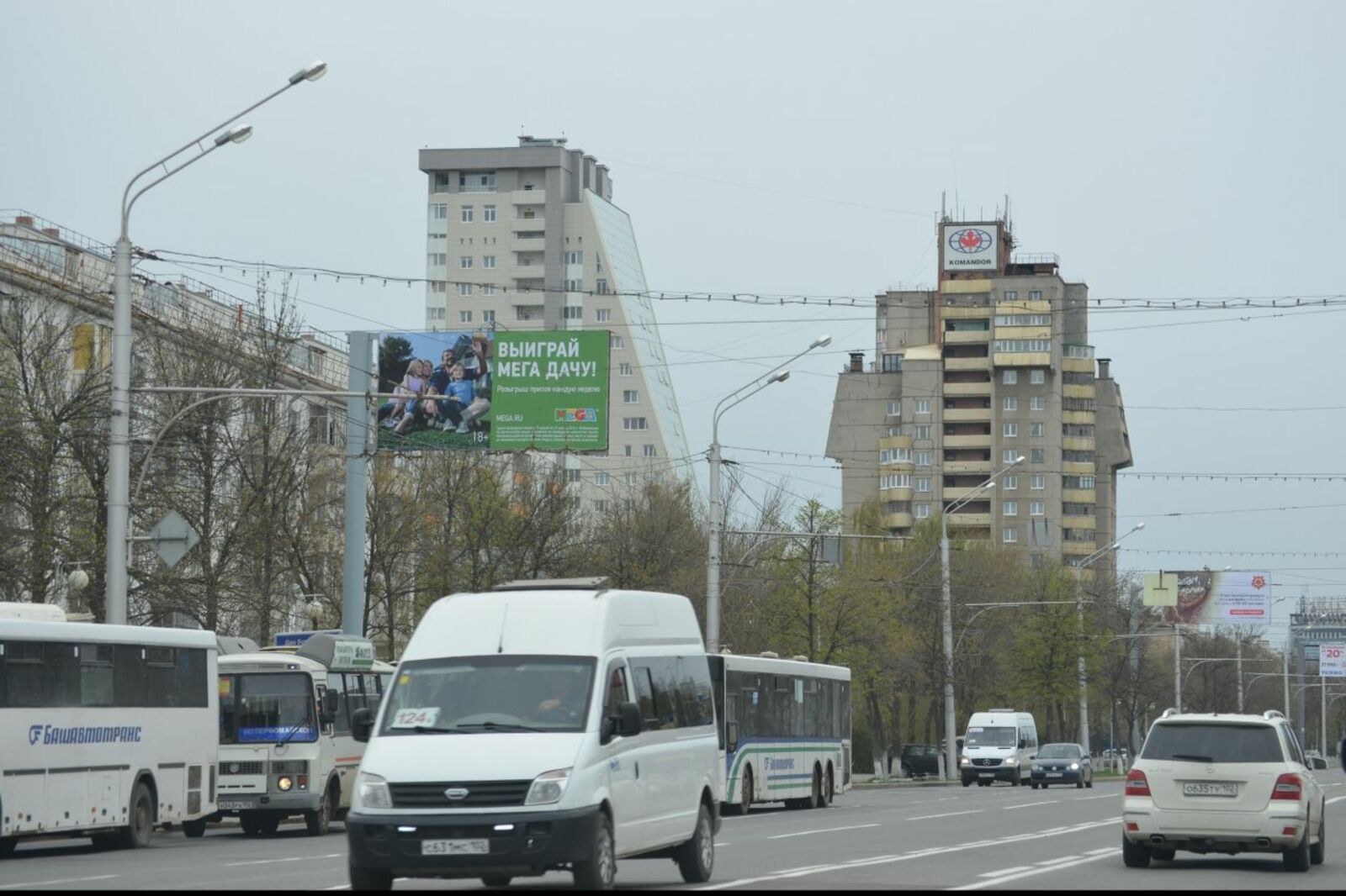 автор