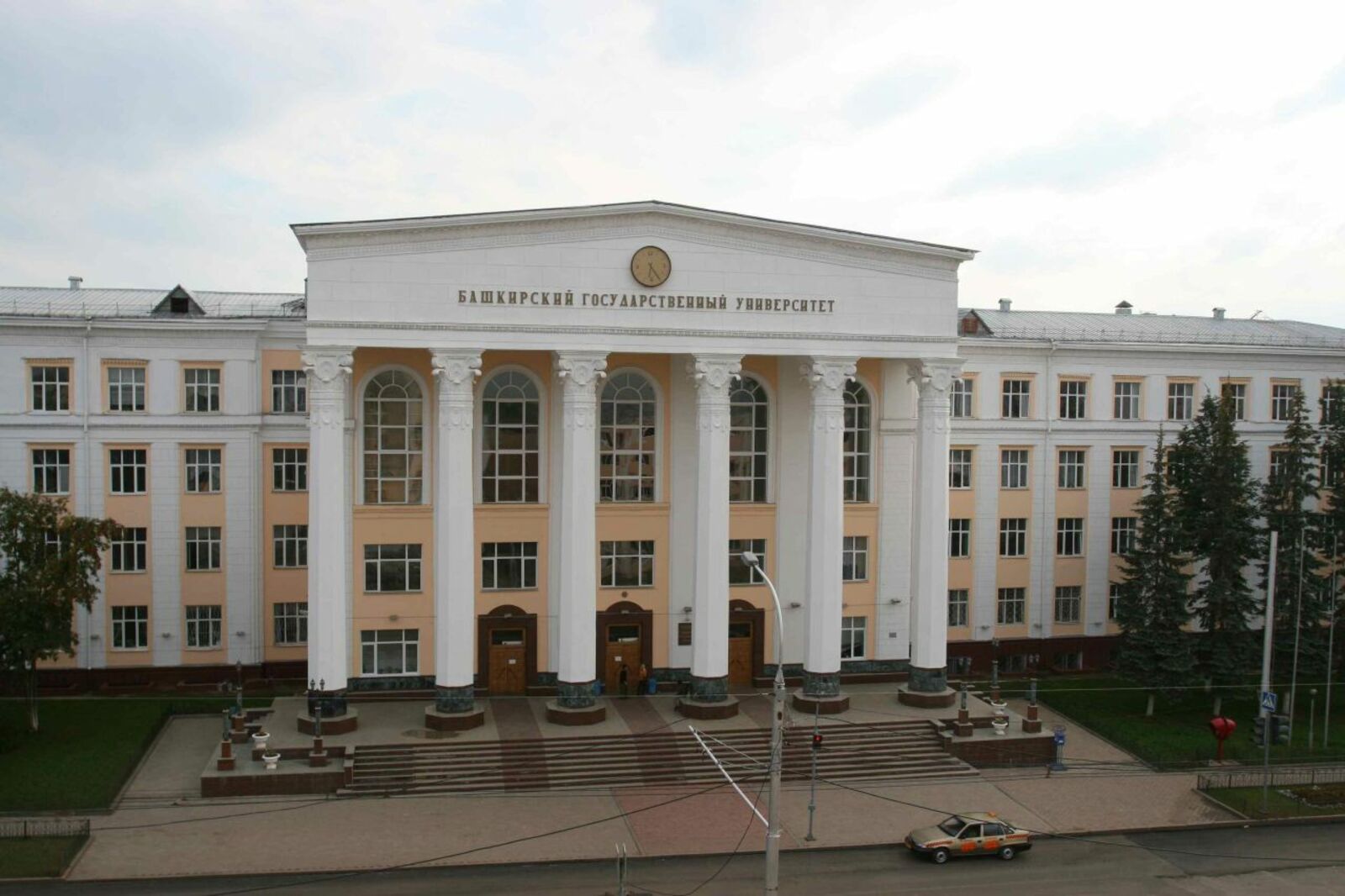 Олег Яровиков