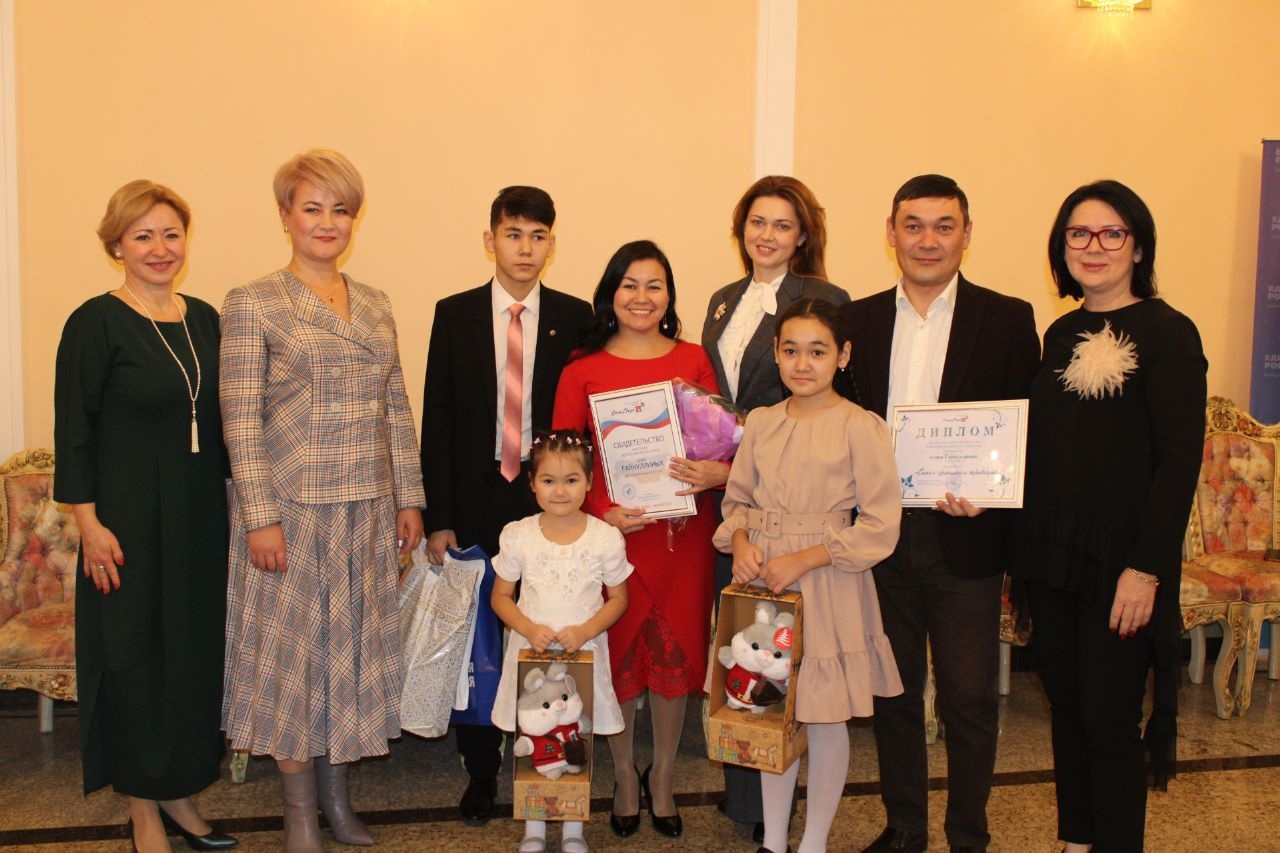 В Башкирии наградили победителей республиканского конкурса "Семья года"