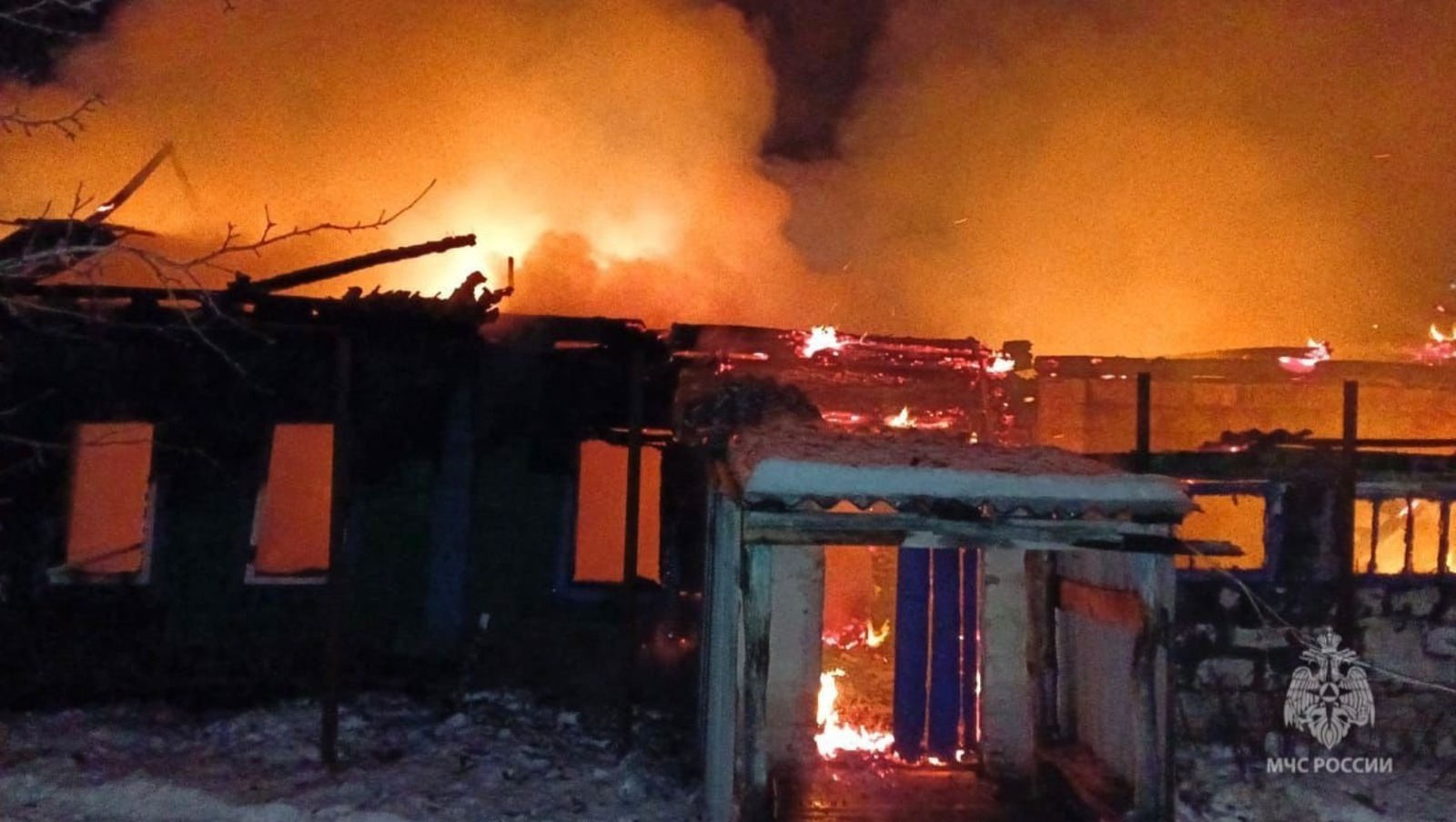 В Башкирии в ночном пожаре погибли три человека