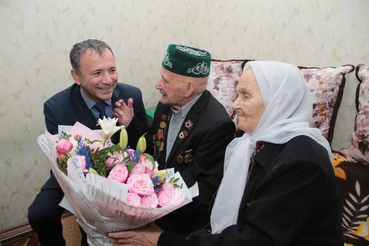 В Башкирии поздравили с 75-летием совместной жизни чету Шамсутдиновых