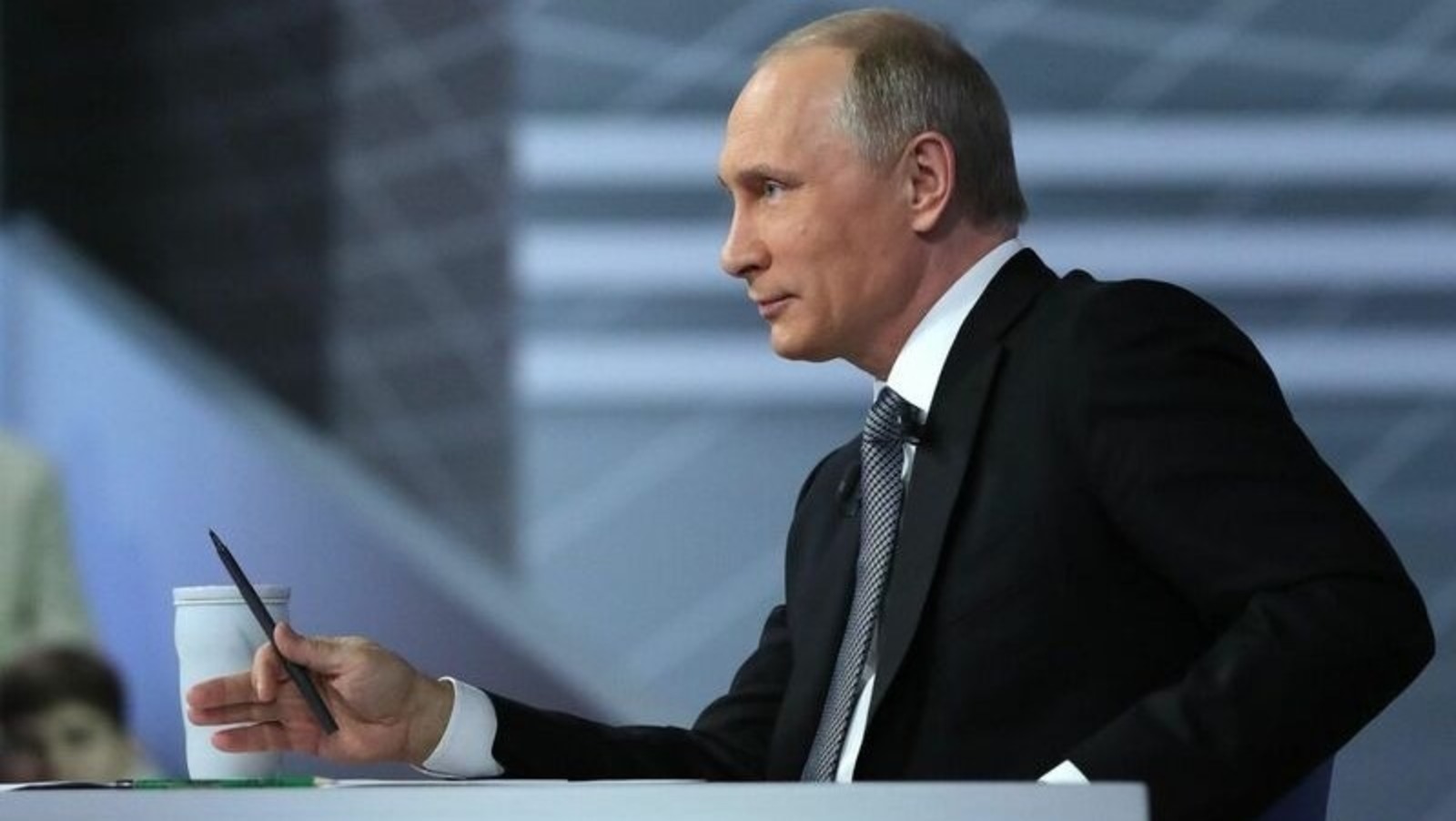 Владимир Путин 8-17 йәшлек бала тәрбиәләгән ғаиләләргә түләүҙәр тураһында указға ҡул ҡуйҙы