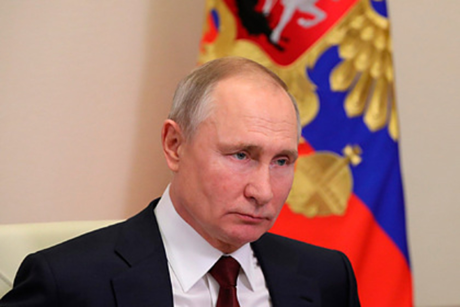 Путин обсудит с правительством зарплаты бюджетников