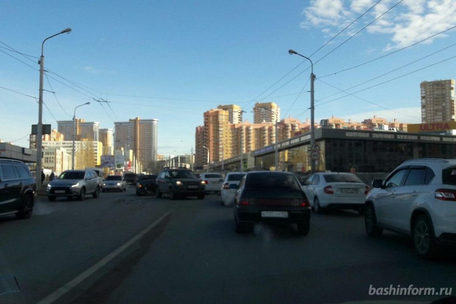 автор