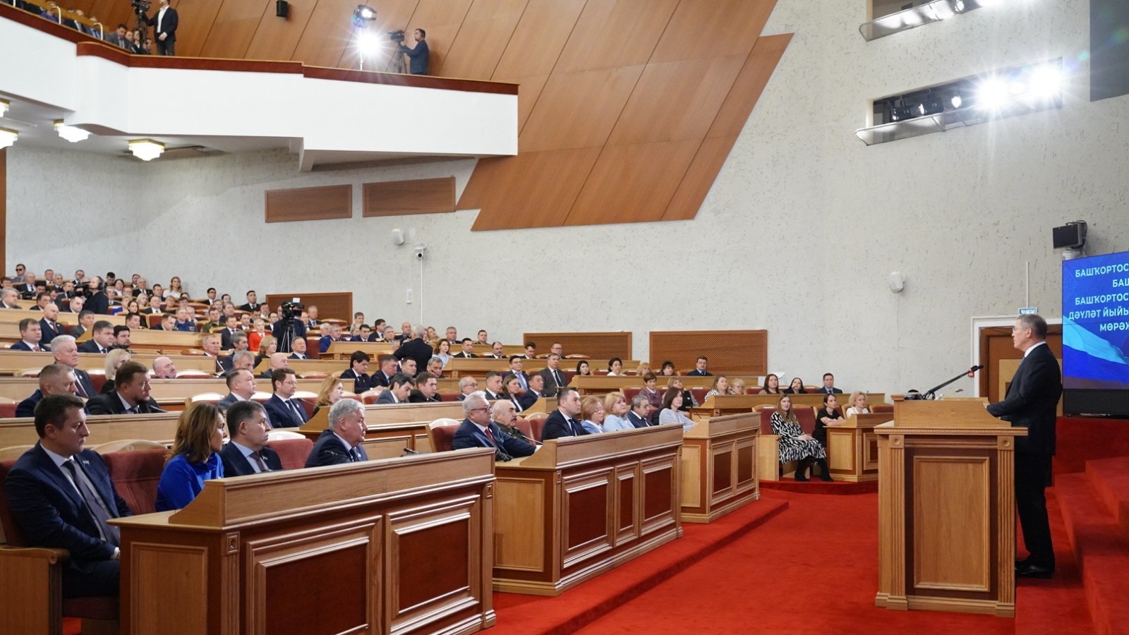 Олег  Яровиков