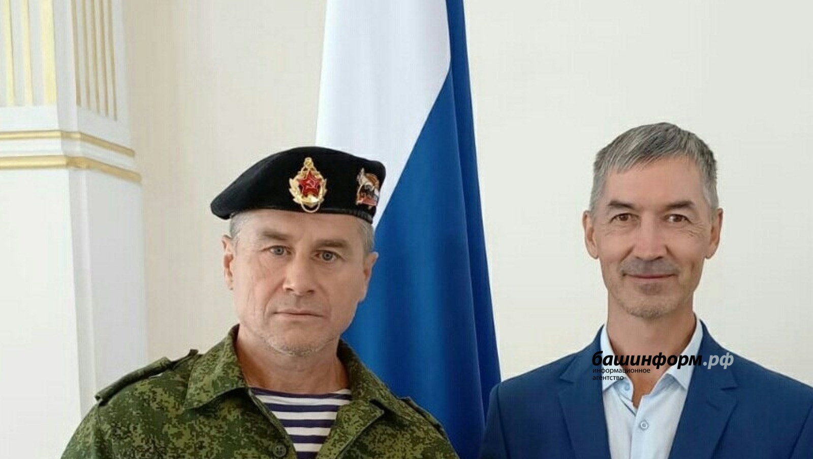 Рамиль Гарипов справа. С боевым товарищем Робертом Абкадыровым