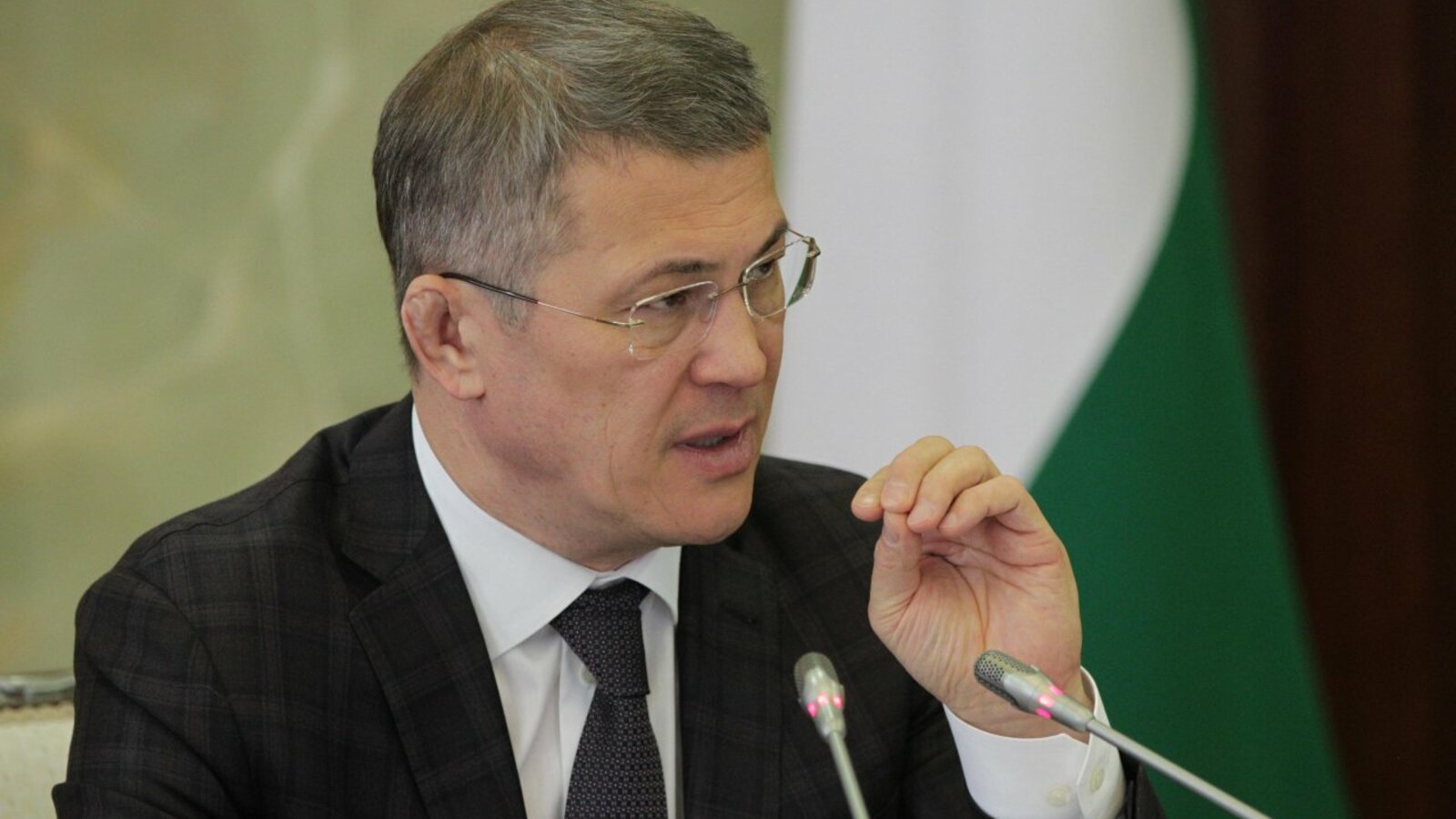 Олег Яровиков