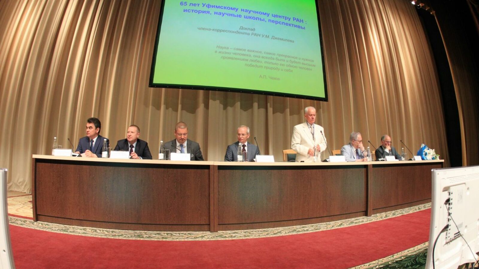 Олег Яровиков