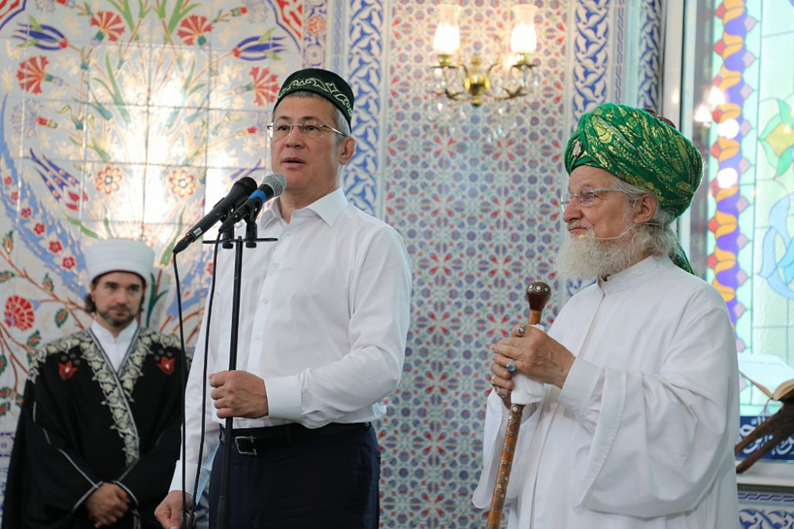Радий Хабиров принял участие в коллективном намазе в честь праздника Курбан-байрам