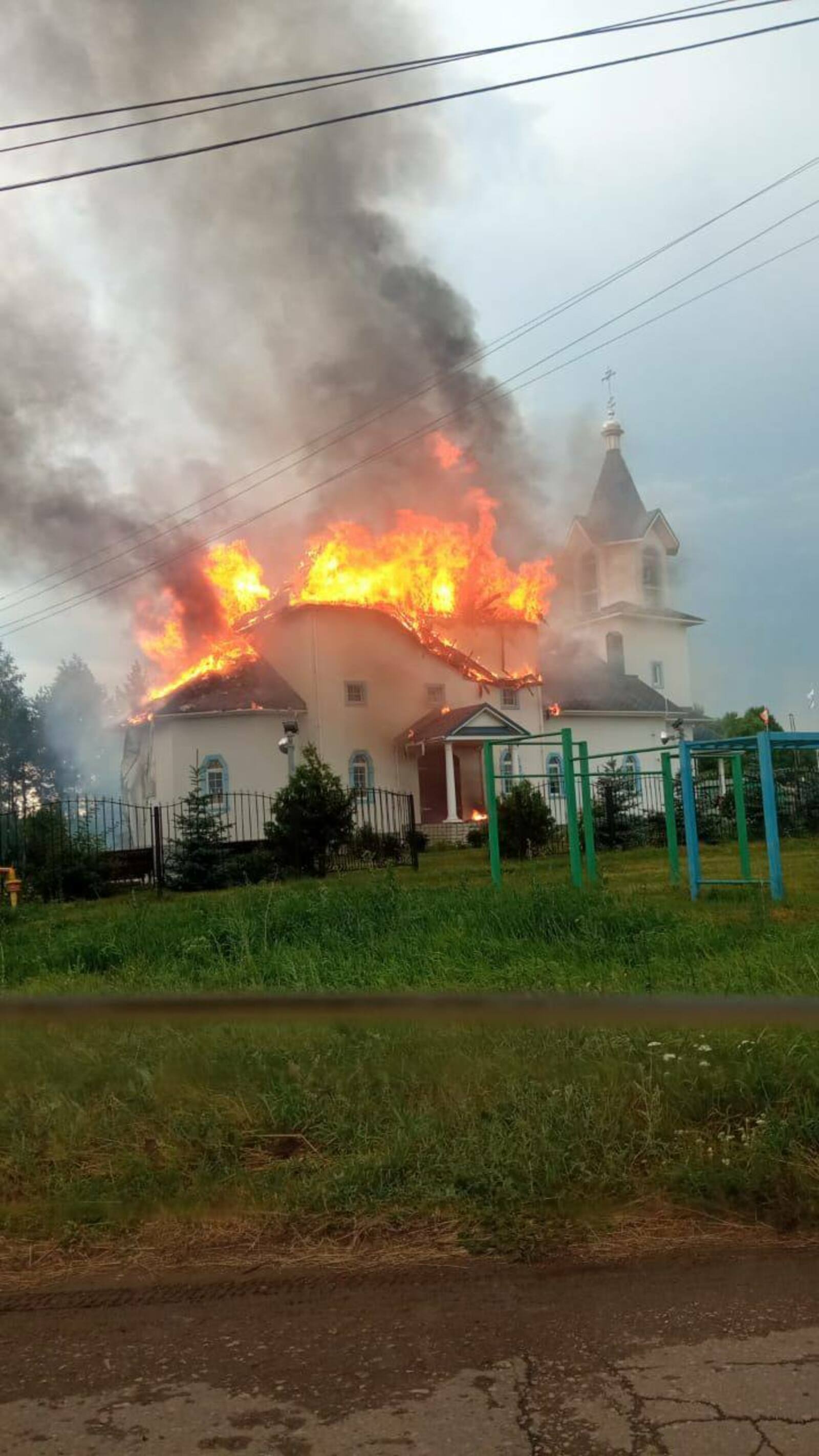 В Башкирии от удара молнии загорелась церковь