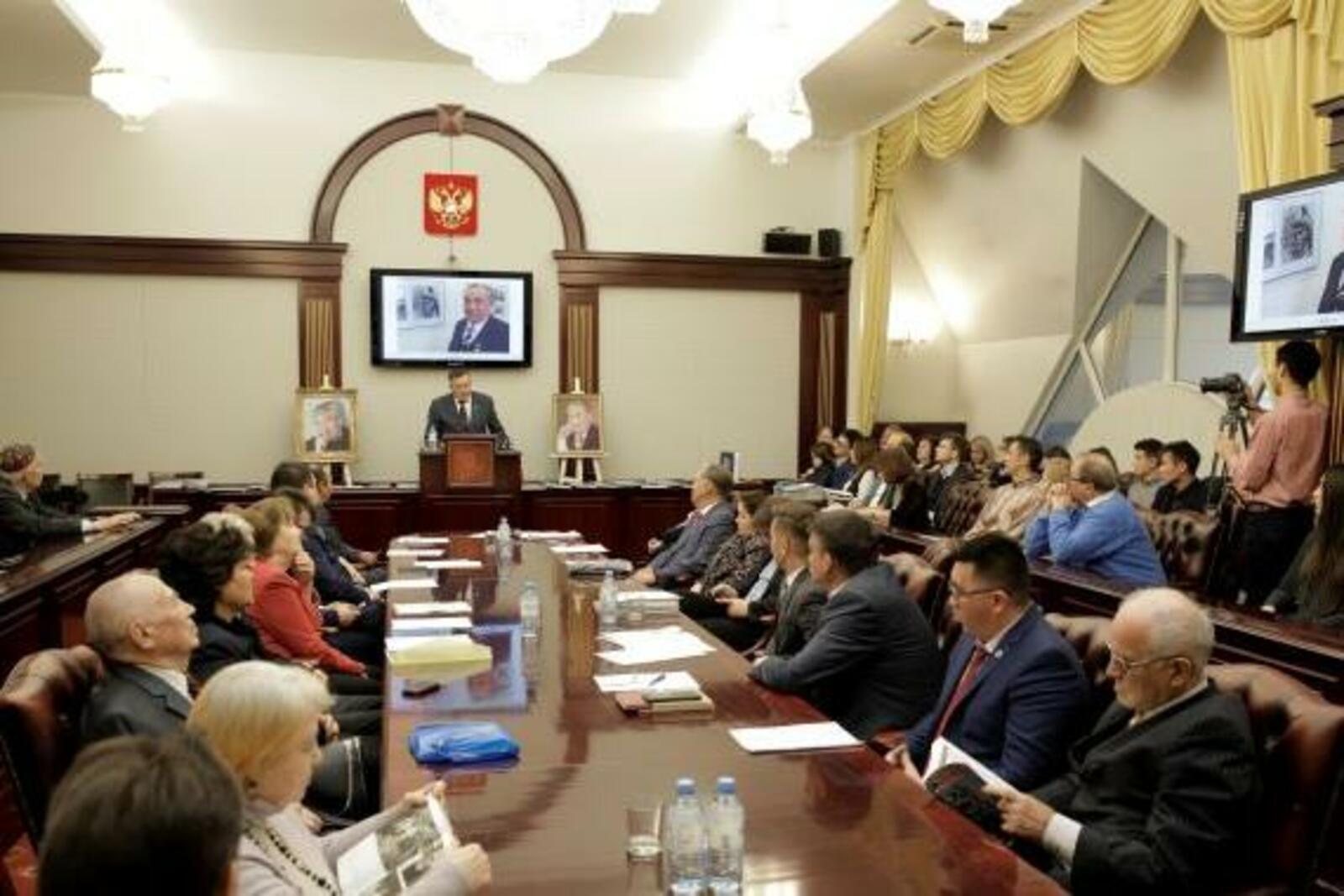 автор